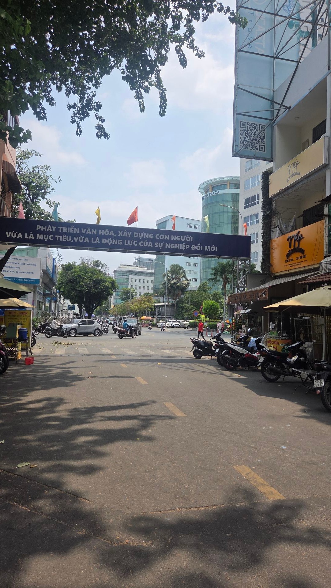 Nhà mặt phố giá tốt ngay khu sân bay, phù hợp kinh doanh đỉnh cao