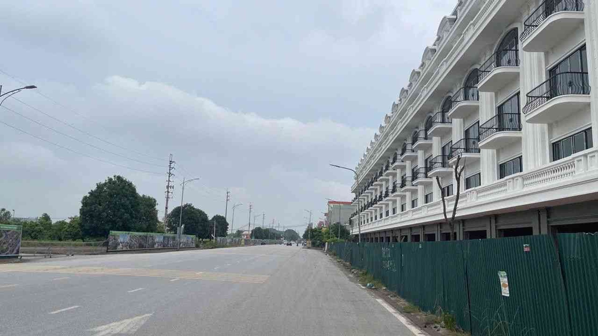 LÕI KCN THUẬN THÀNH 3-KĐT GIA ĐÔNG-CẠNH QL17-KINH DOANH-VỈA HÈ
