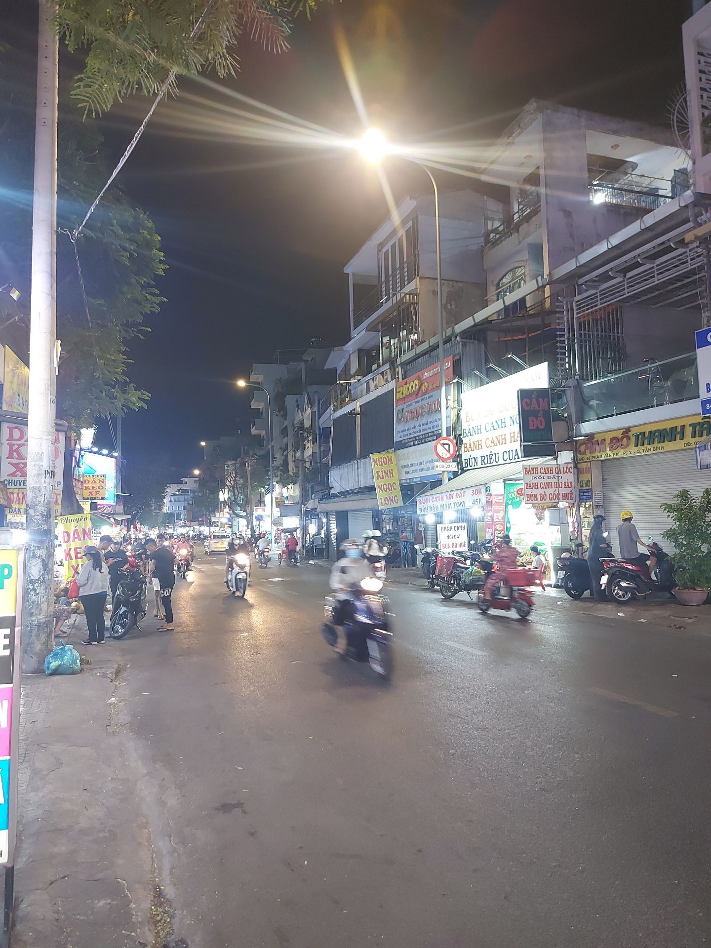 Bán nhà Mặt Tiền 4 tầng Phạm Văn Hai, trung tâm quận Tân Bình