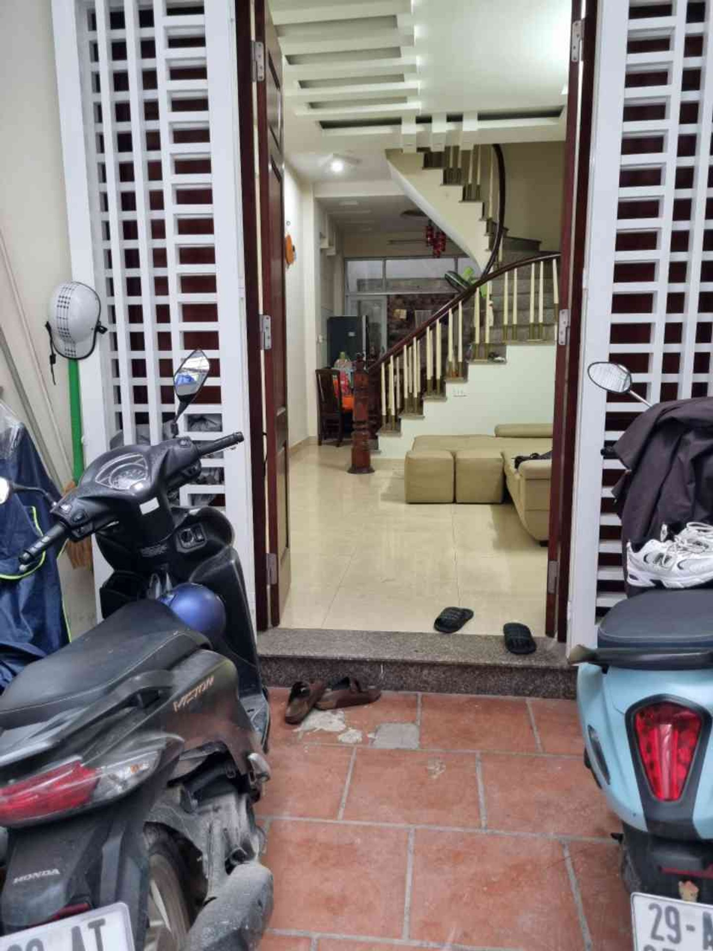 Bán nhà riêng 4 tầng tại Bùi Xương Trạch, thiết kế thông thoáng, gần hồ điều hòa