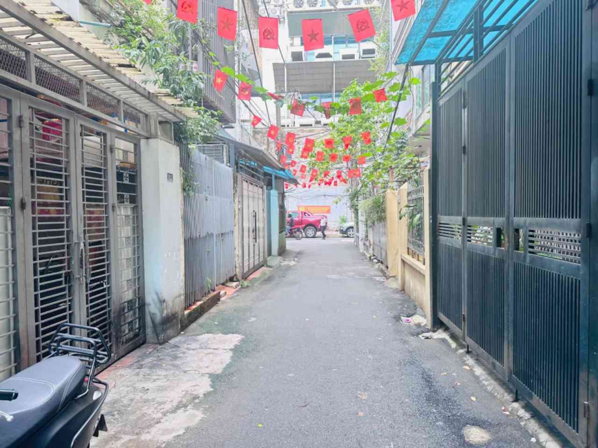 Bán nhà riêng 4 tầng gần phố Giải Phóng, ô tô vào nhà, diện tích 36.8m²