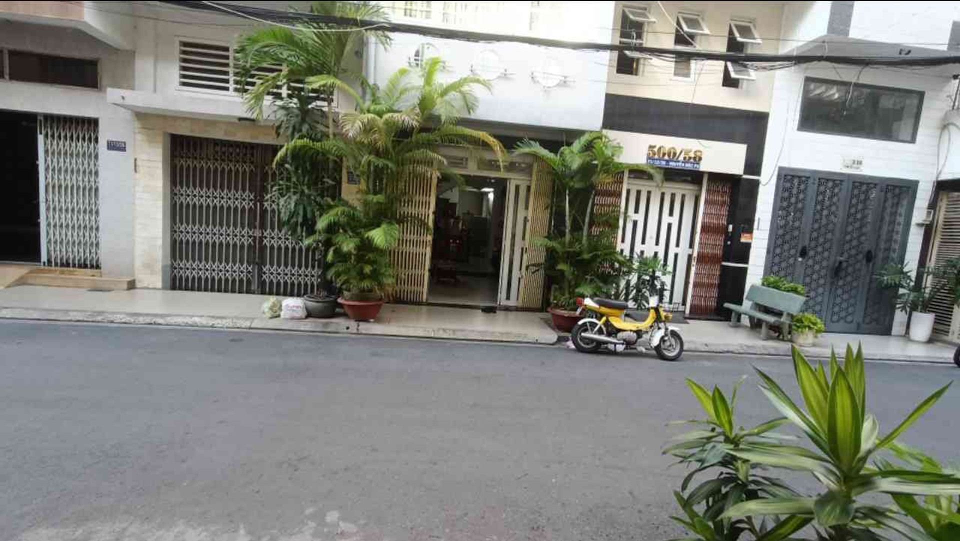 Mặt Tiền đường Phạm Văn hai vào nhà 1