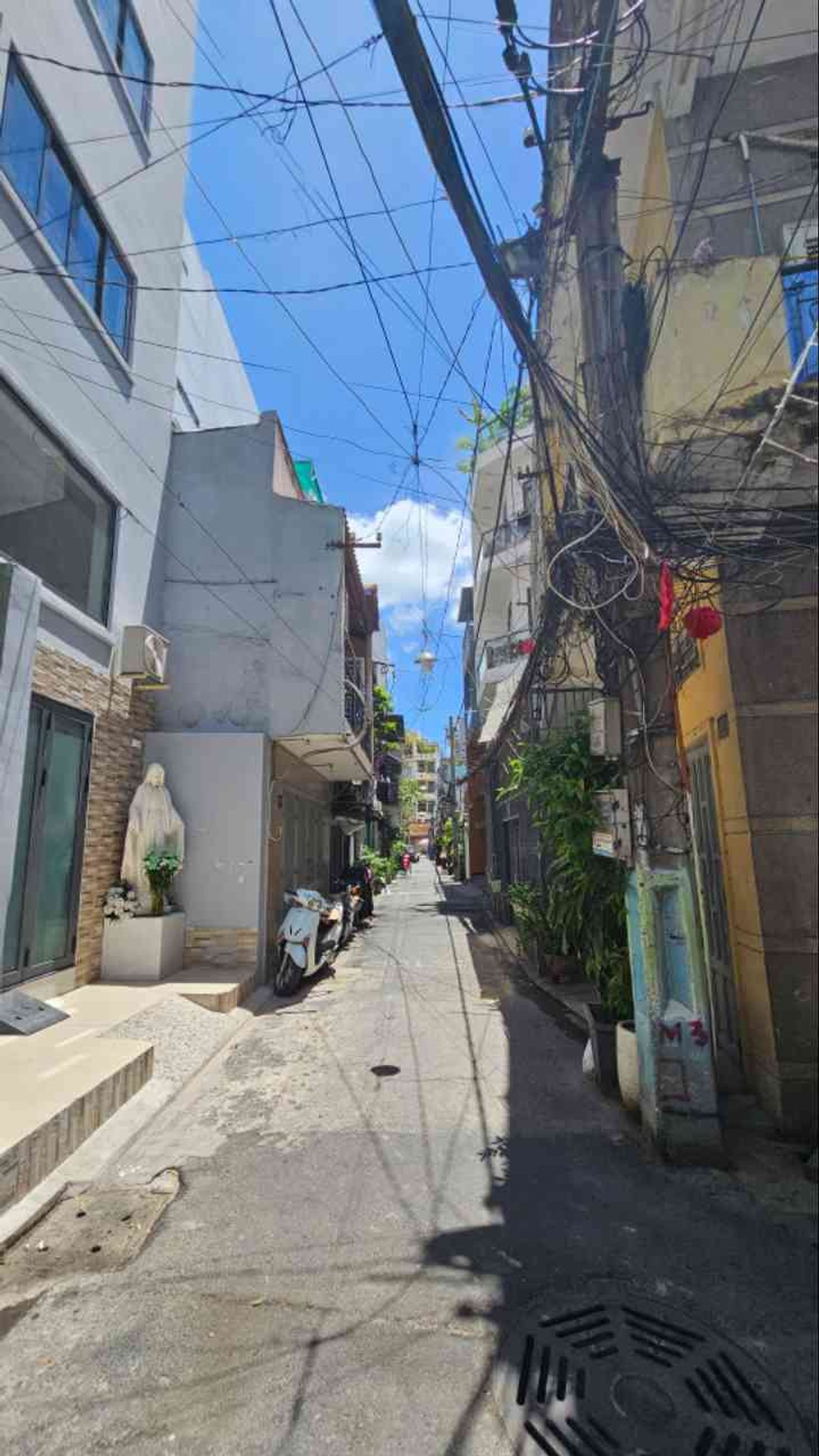 Nhà 37m2, 2 tầng, hẻm xe hơi, gần Hoàng Văn Thụ