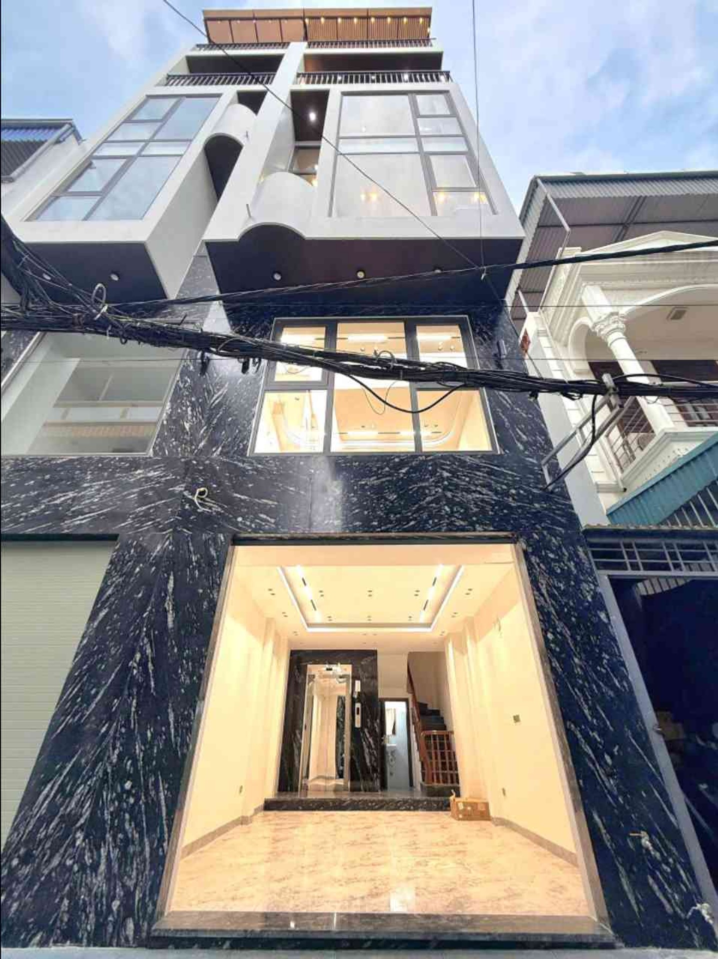 Bán nhà 40m2 7tầng thang máy ô tô ngủ trong nhà , phúc lợi hà nội