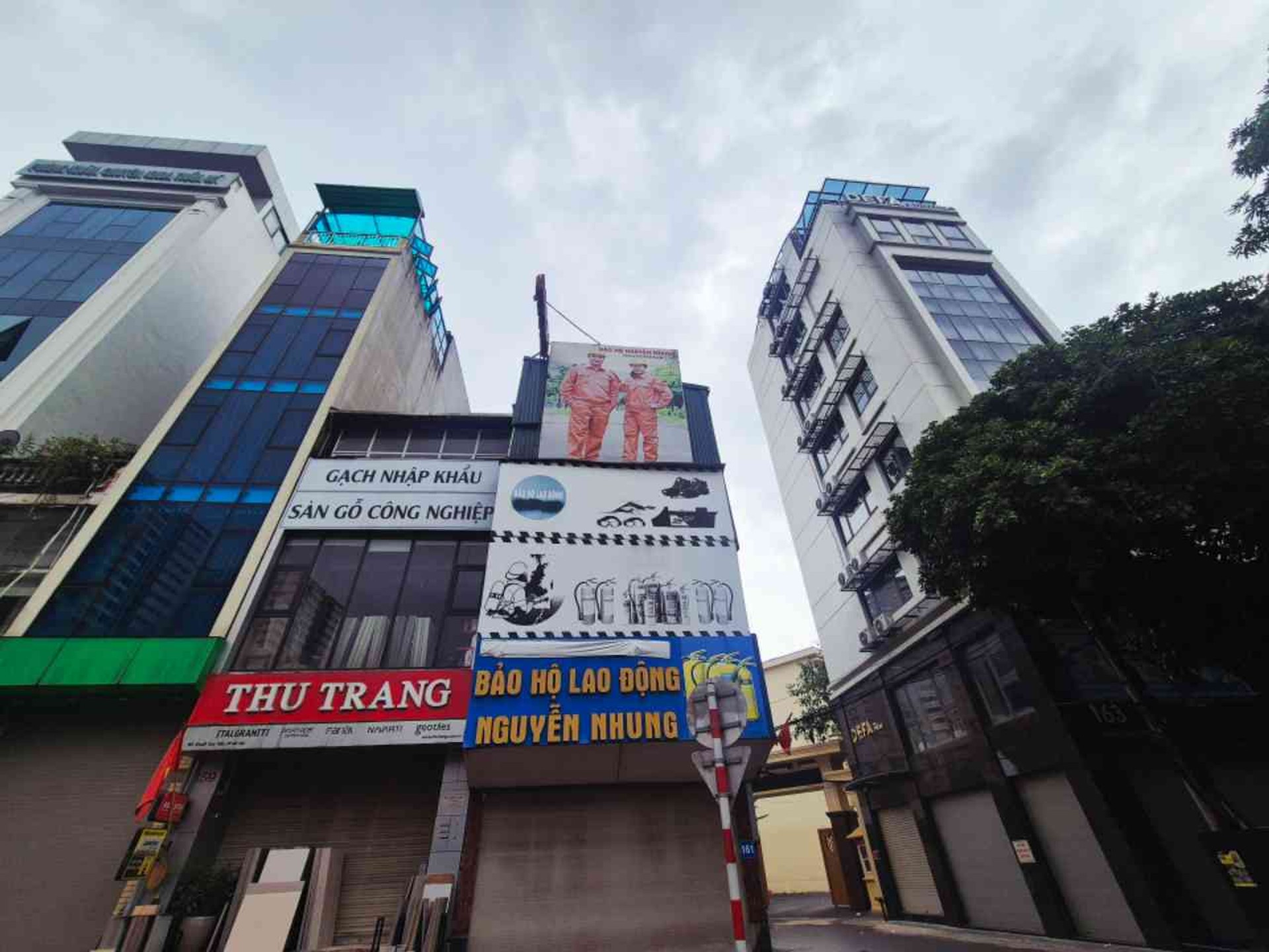 Bán nhà mặt phố Khuất Duy Tiến, 46m², kinh doanh sầm uất vỉa hè rộng