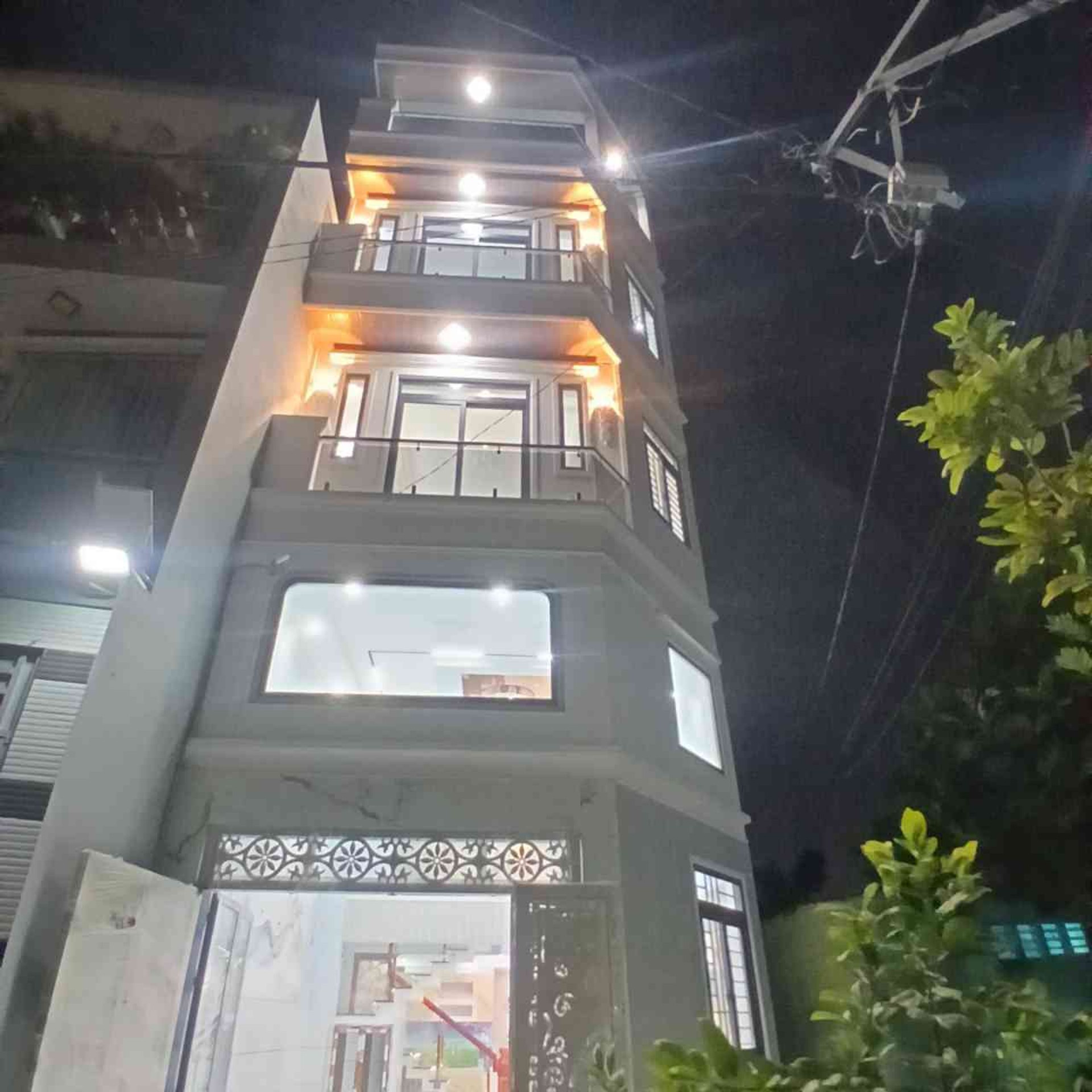 Nhà tỉnh lộ 10 5.2 x 13. Đường 0to
Xe hơi ngủ trong nhà
Lô góc hai mặt tiền 7TY6
