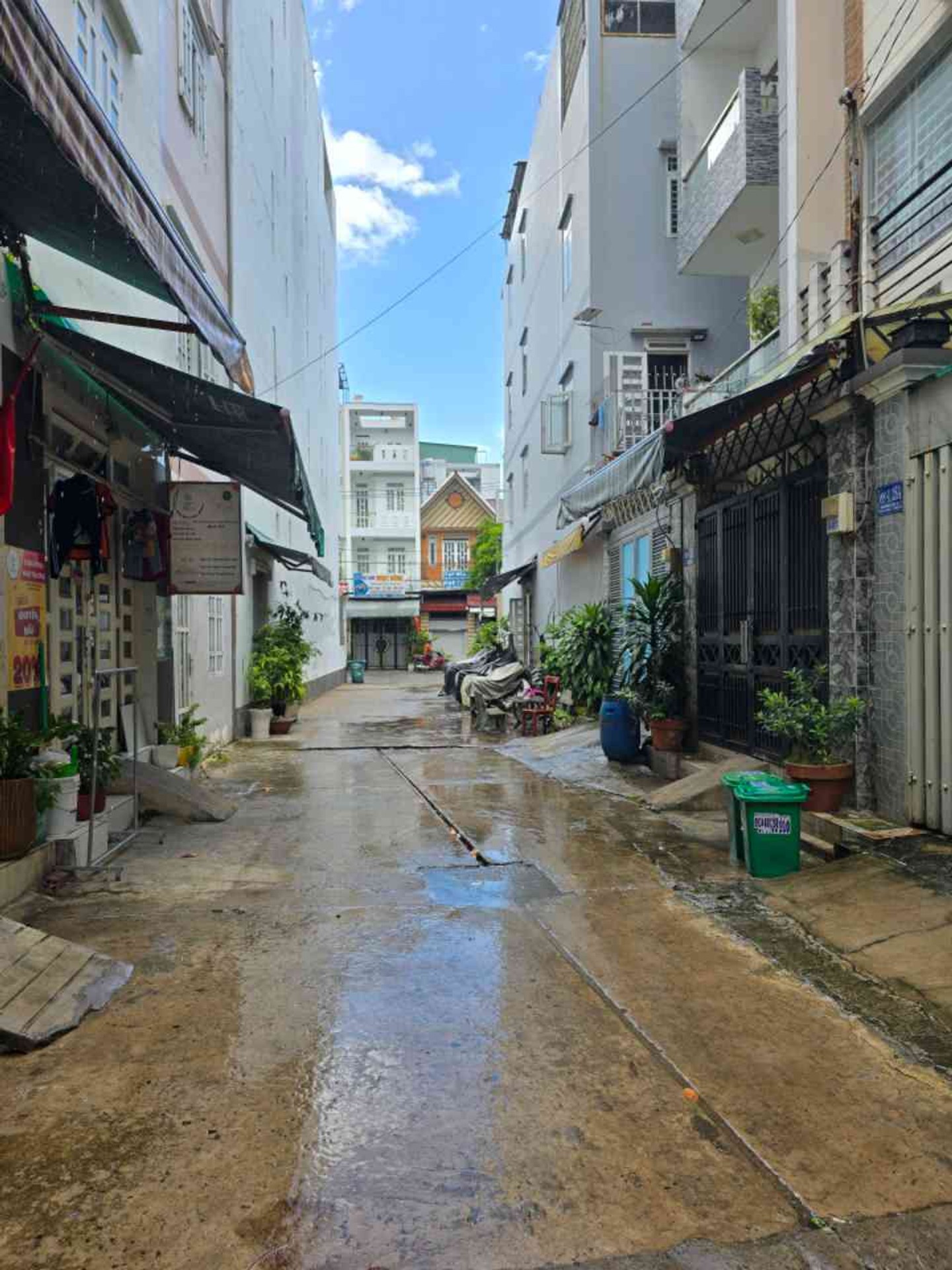 Nhà hẻm xe tải thông, DT: 4❌11m, gần ngã 4 bốn xã
