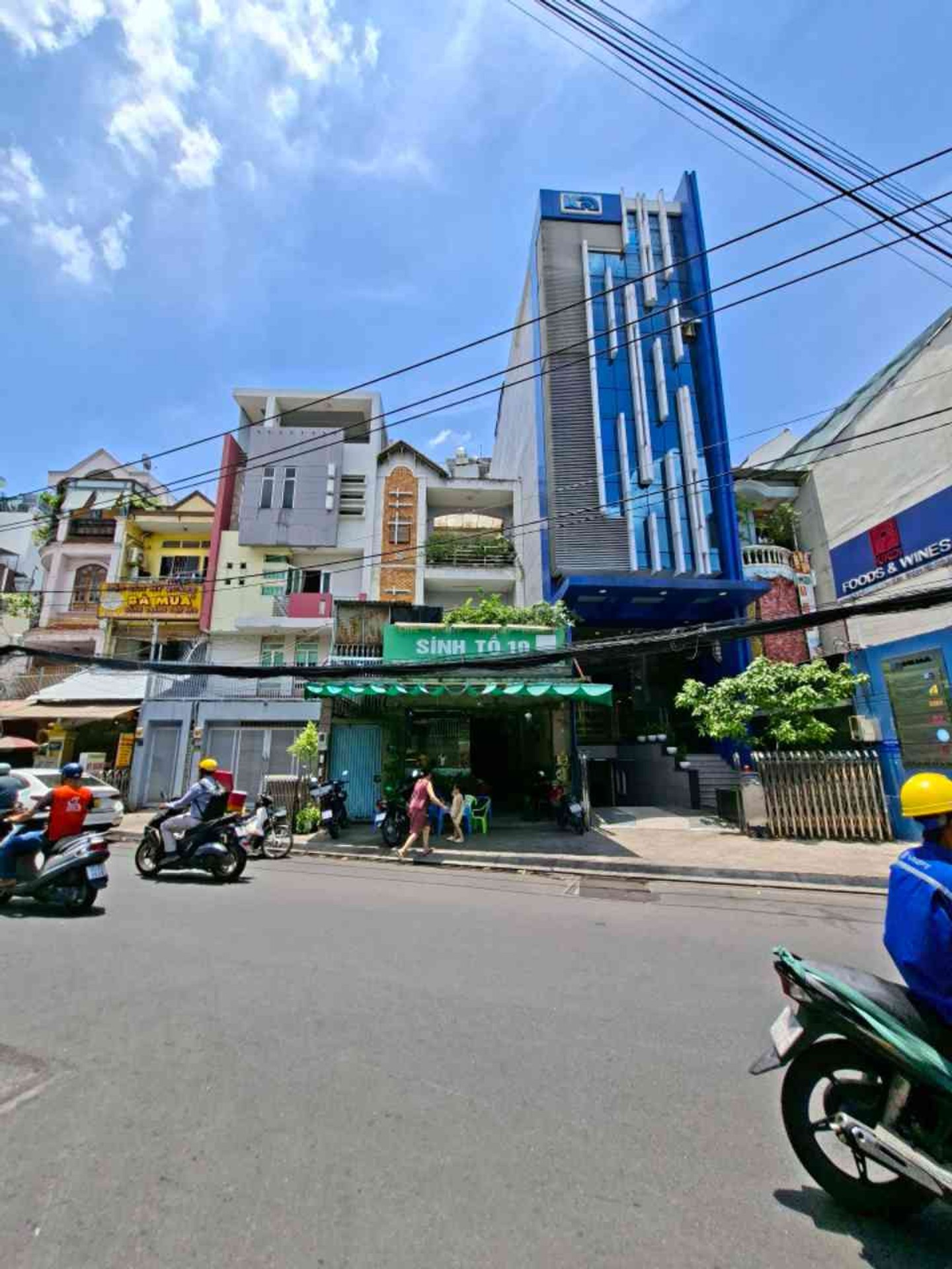 Nhà mặt phố đẹp, mặt tiền rộng, giá ưu đãi tại Tân Bình