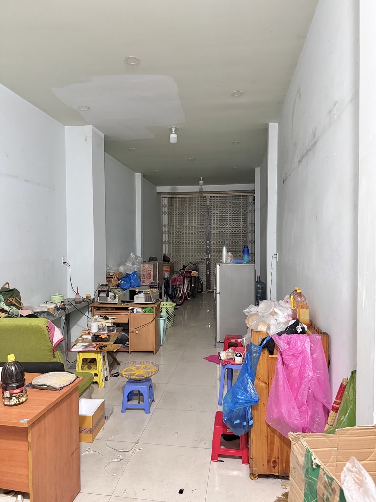 Bán nhà mặt phố 4 tầng tại phường 8, Tân Bình, mặt tiền rộng, gần chợ Tân Bình