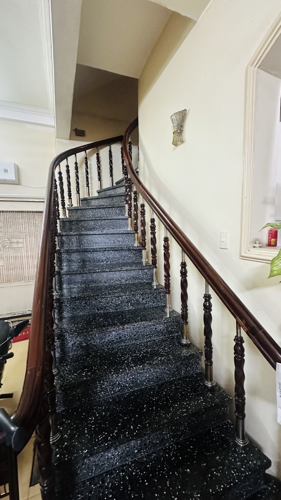 Nhà góc siêu hiếm mặt tiền rộng ngay trung tâm quận 5