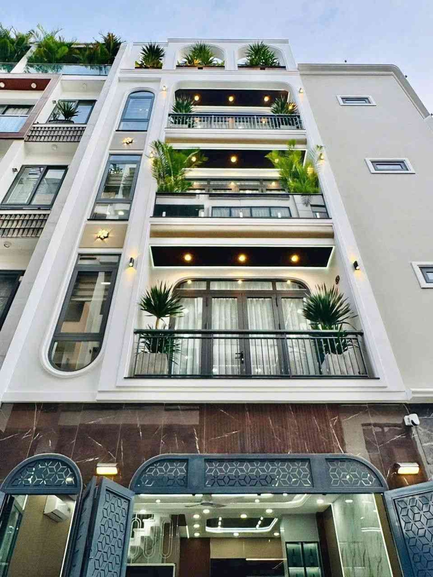 Nhà 5 tầng mới xịn, thang máy, gara ô tô quận Gò Vấp