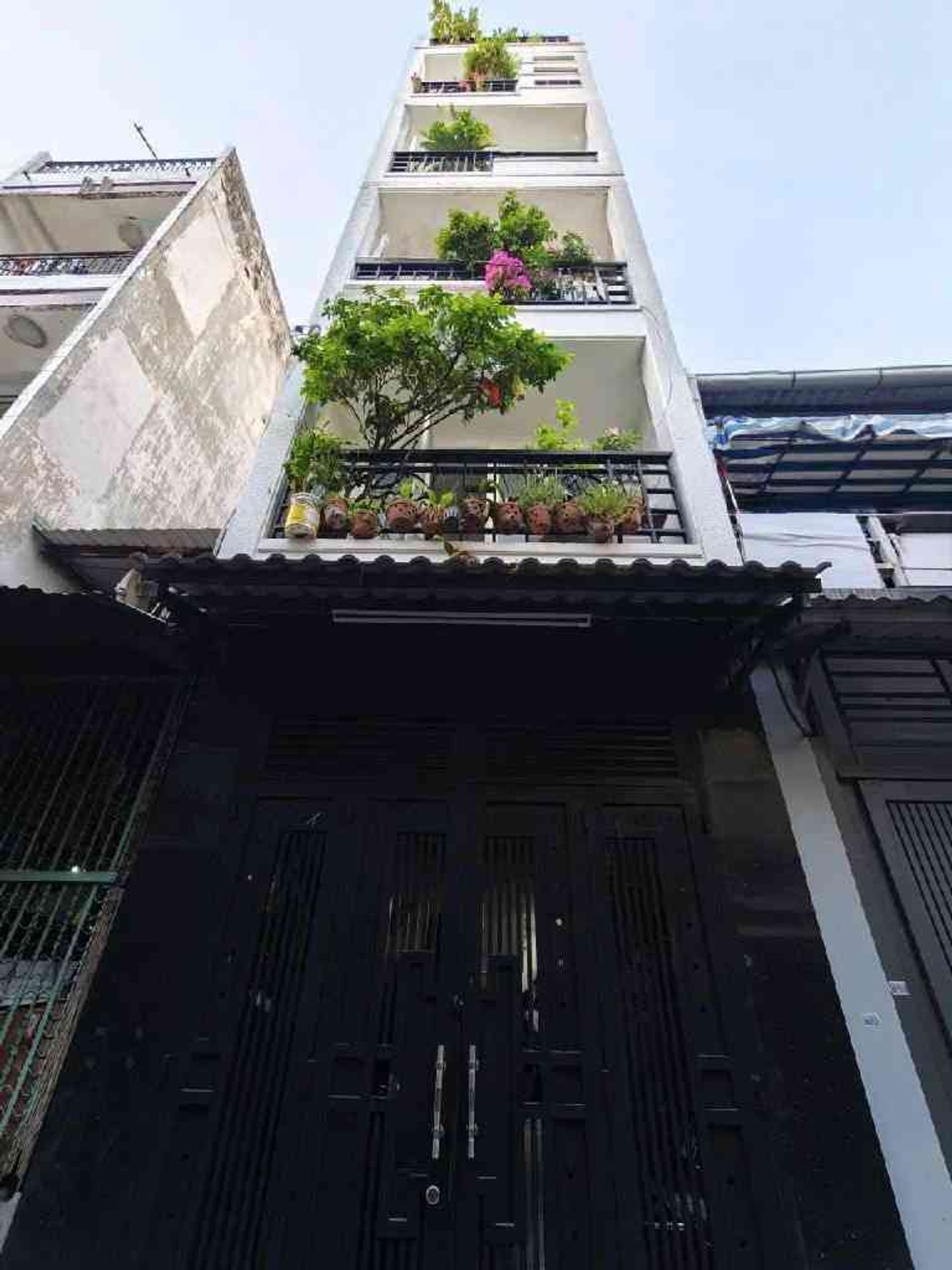 Nhà 5 Tầng Hiện Đại Trung Tâm Quận 10, 3 Phòng Ngủ