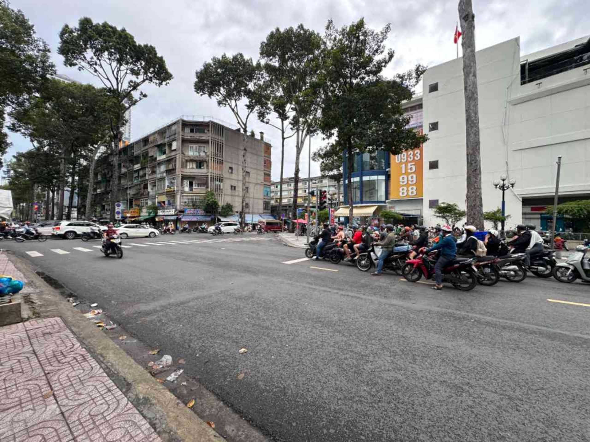 Xung quanh đầy đủ chợ, trường học, bệnh viện và tiện ích sinh hoạt; khu vực Lý Thường Kiệt có tín