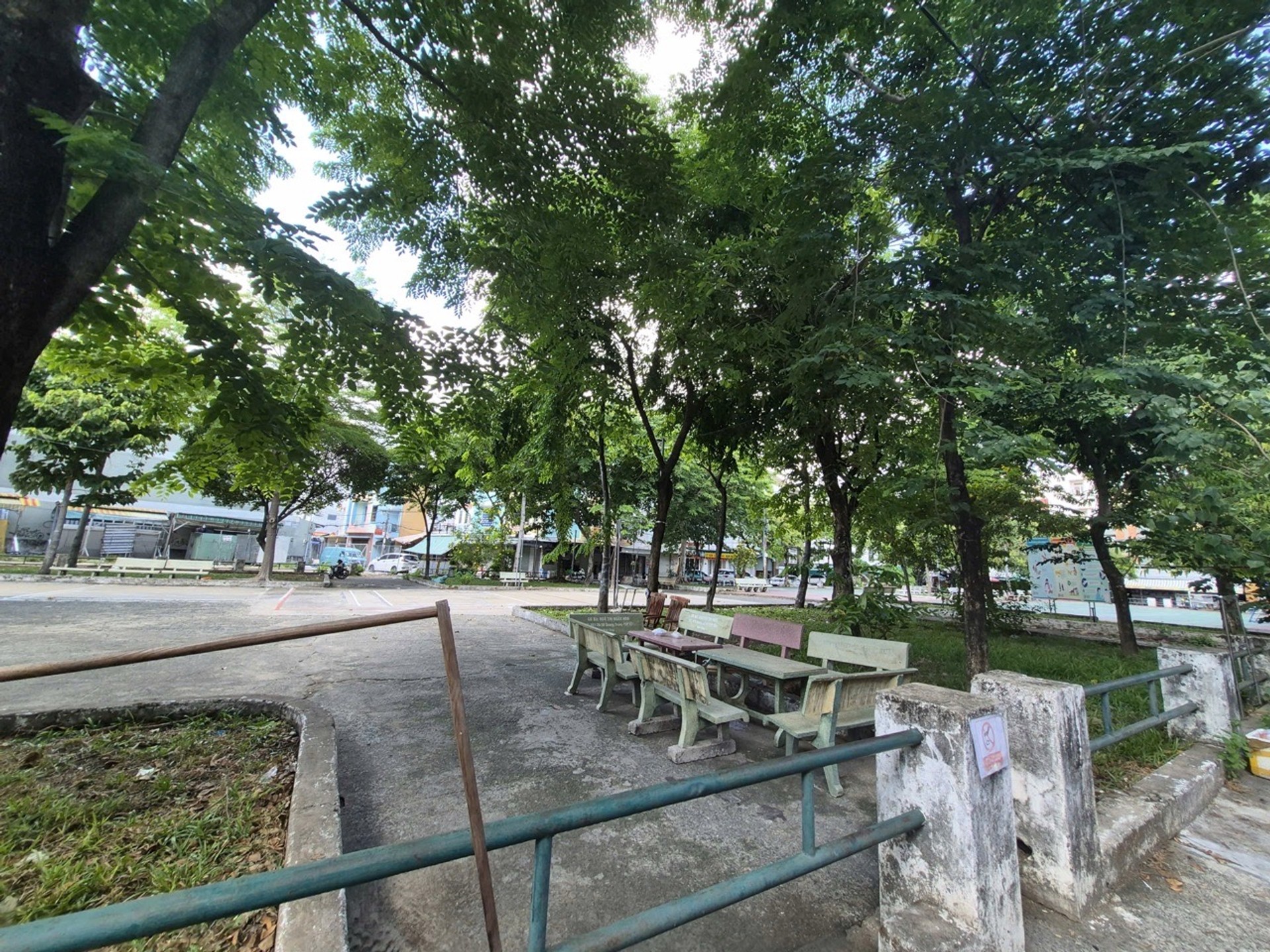 Bán nhà 4 tầng, MT chợ Hạnh Thông Tây, 9 phòng, 96m2 tại Quang Trung