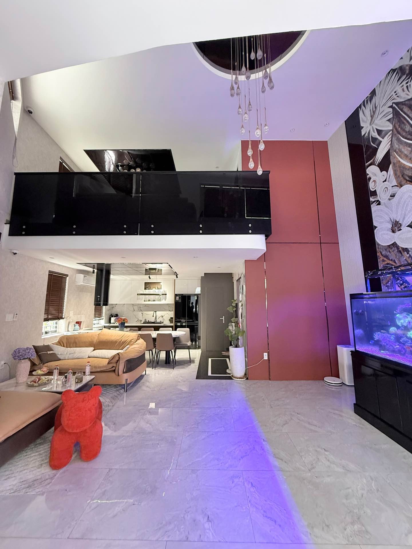 Biệt thự 6 tầng thang máy sang trọng, ngay sát công viên Làng Hoa