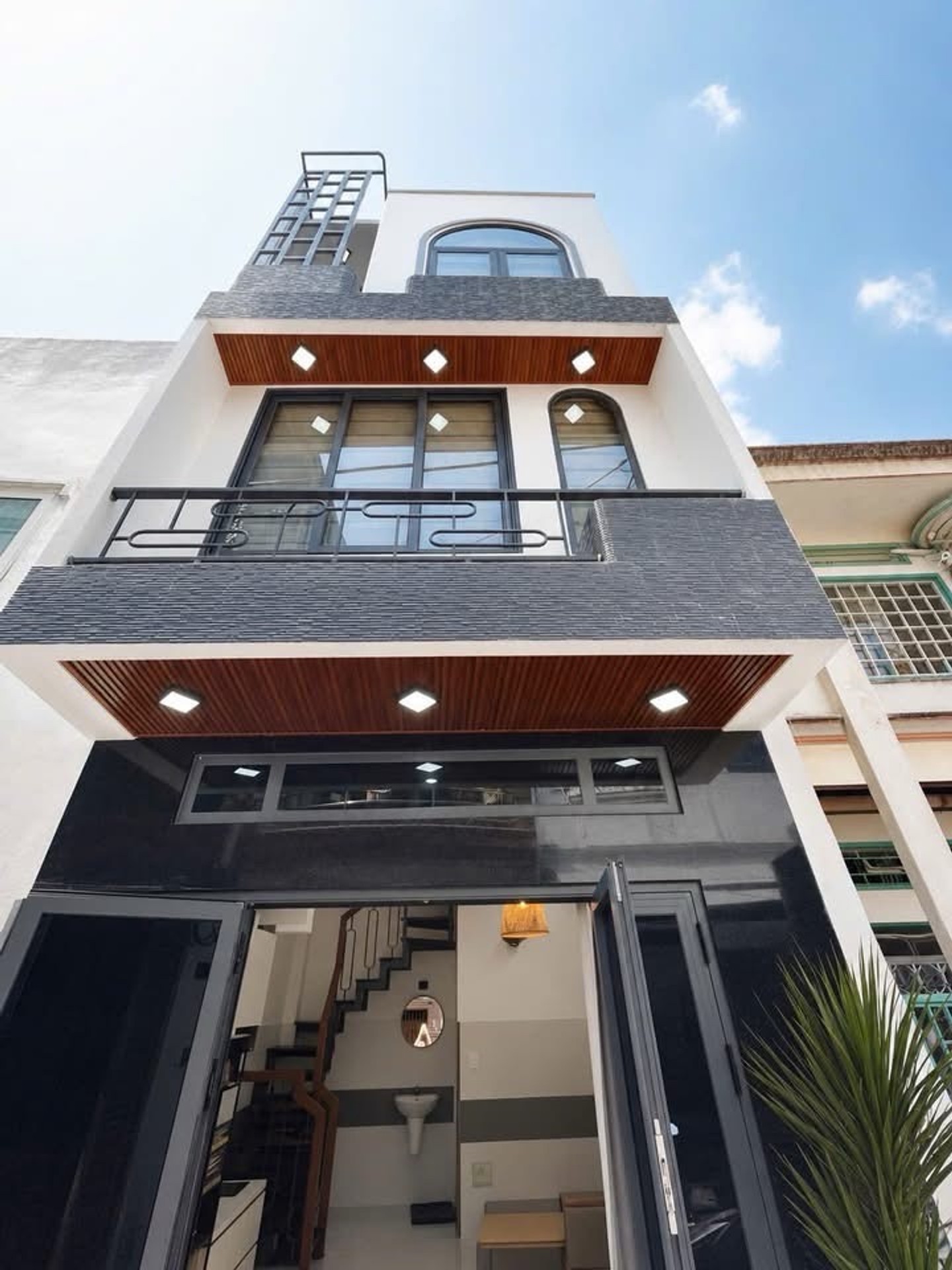 Nhà 3 Tầng Hẻm 4m Nguyễn Tri Phương - Giá Hấp Dẫn