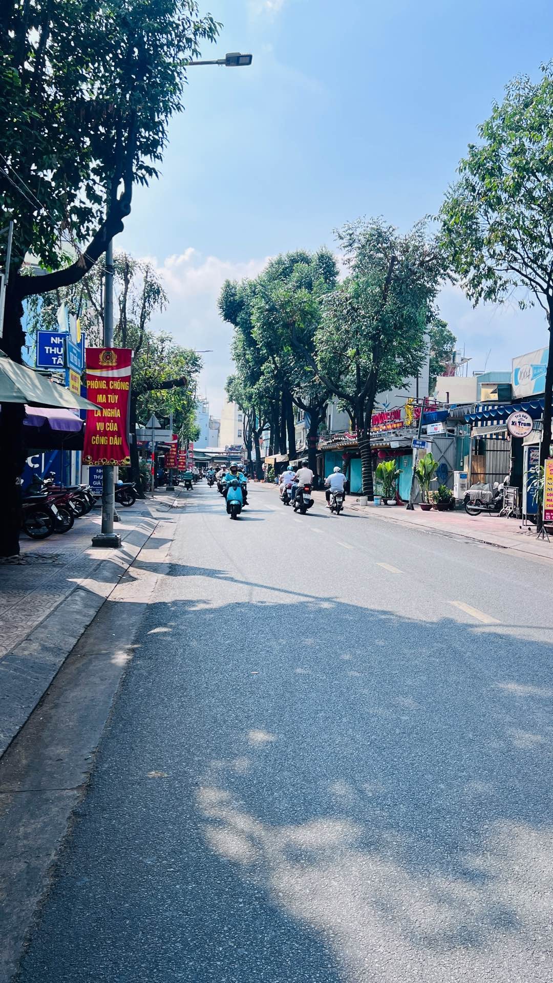 NGAY KHU ẨM THỰC VĨNH KHÁNH - 3 TẦNG - 32M2 - NHỈNH 3 TỶ - SỔ VUÔNG ĐẸP