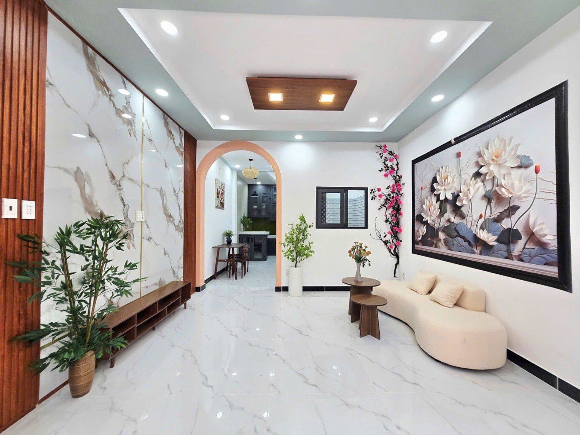 BÁ.N NHÀ ĐẸP Ở NGAY - LÊ VĂN QUỚ.I - NGÃ TƯ 4 XÃ - HẺM XE HƠI