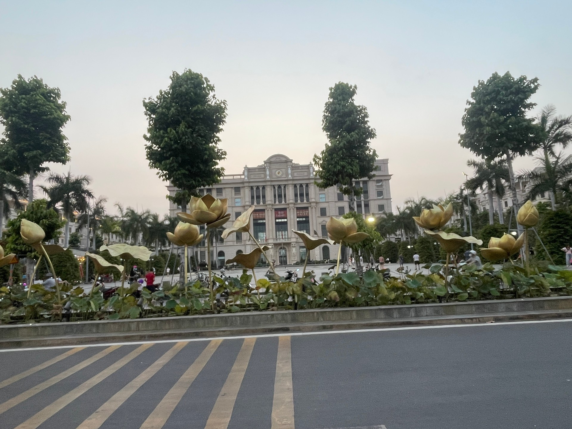 Siêu phẩm nhà dịch vụ rộng rãi, hẻm xe tải 6m tại TP.HCM
