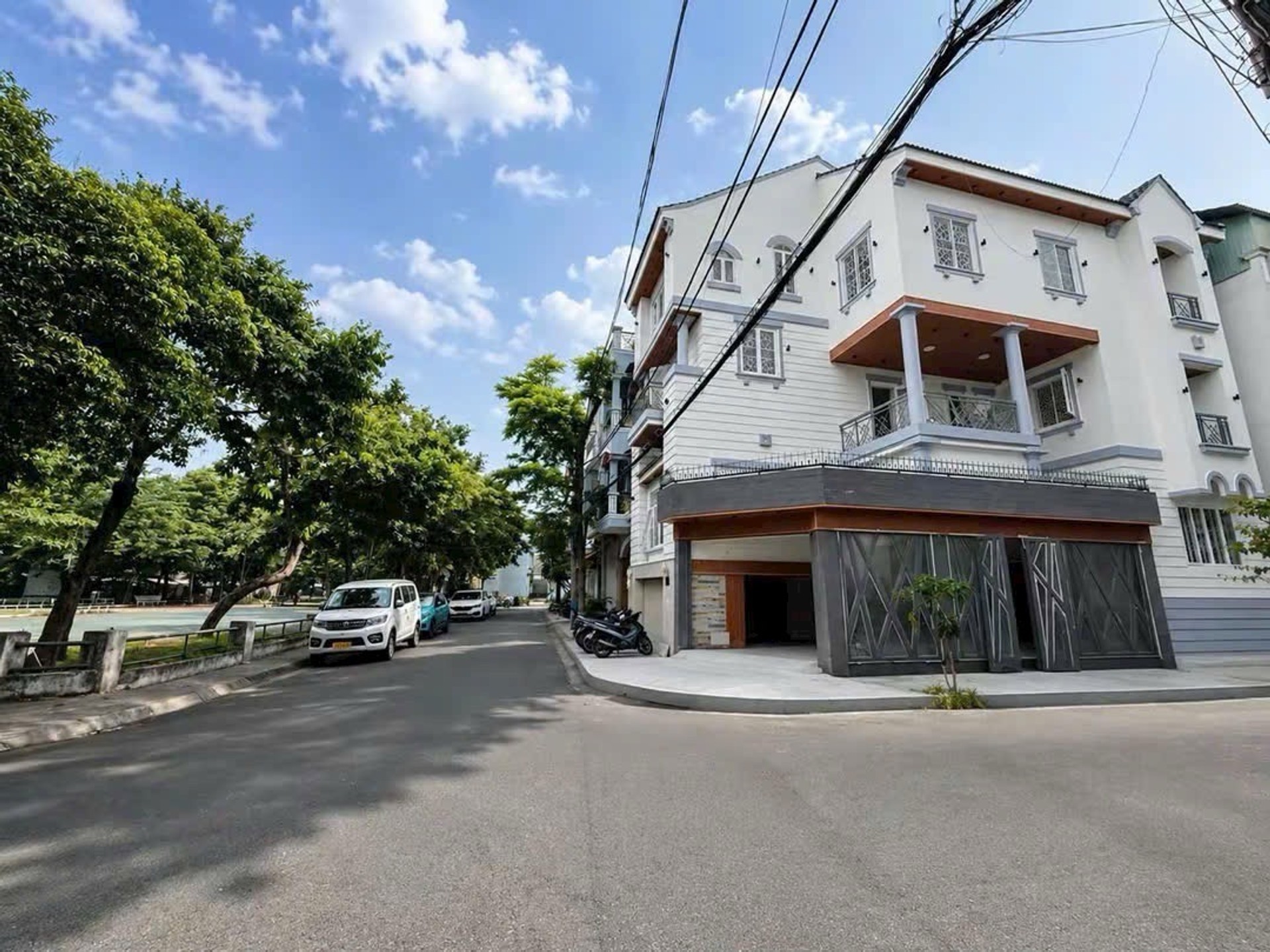 Biệt thự góc 2 mặt tiền siêu hiếm ở khu vip Quang Trung