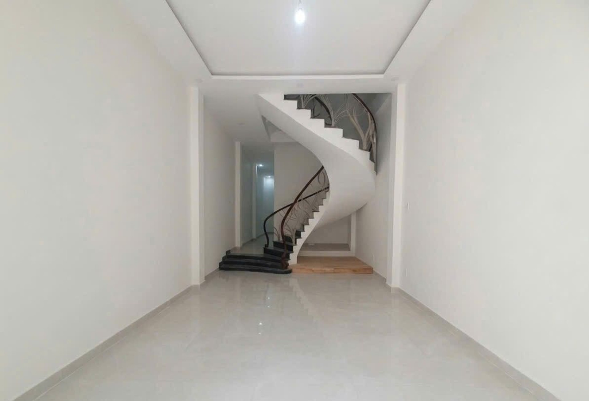 Nhà Phổ Quang 4 Tầng, Hẻm Xe Hơi, Sống Sang Trọng
