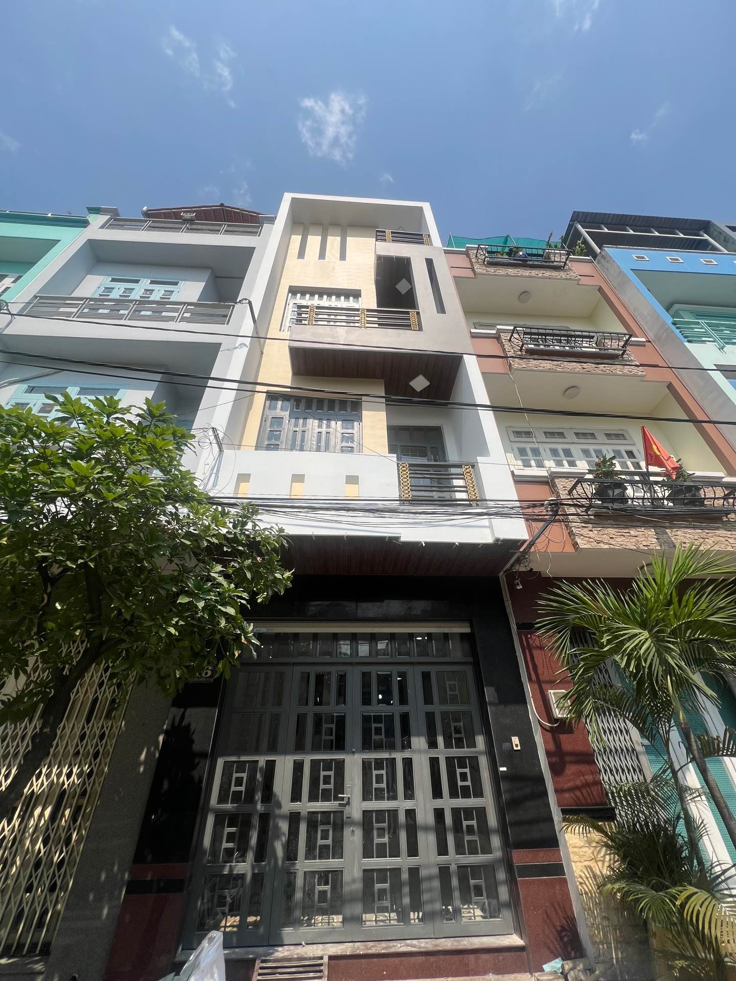 Bán nhà mặt phố 4 tầng 48m2 gần AEON Tạ Quang Bửu, giá 10.35 tỷ