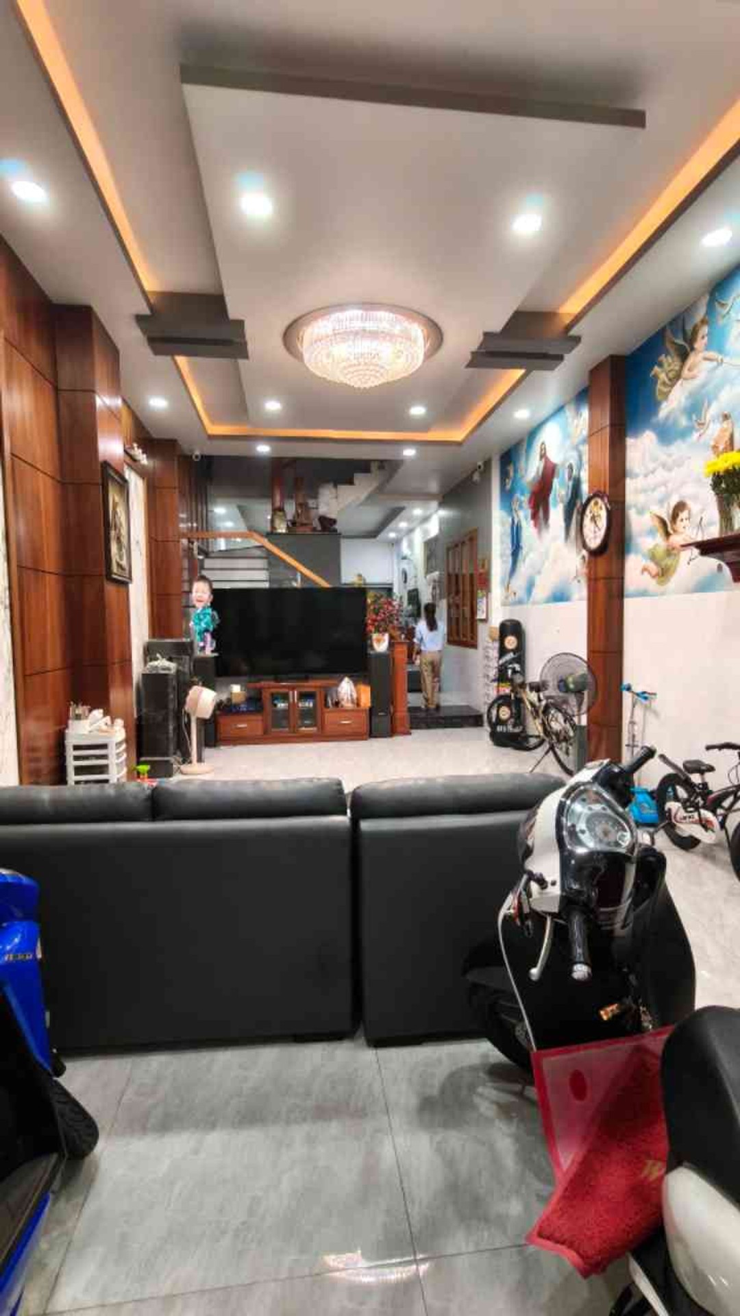 Nhà đẹp sẵn nội thất gỗ đỏ, ở ngay Tân Phú