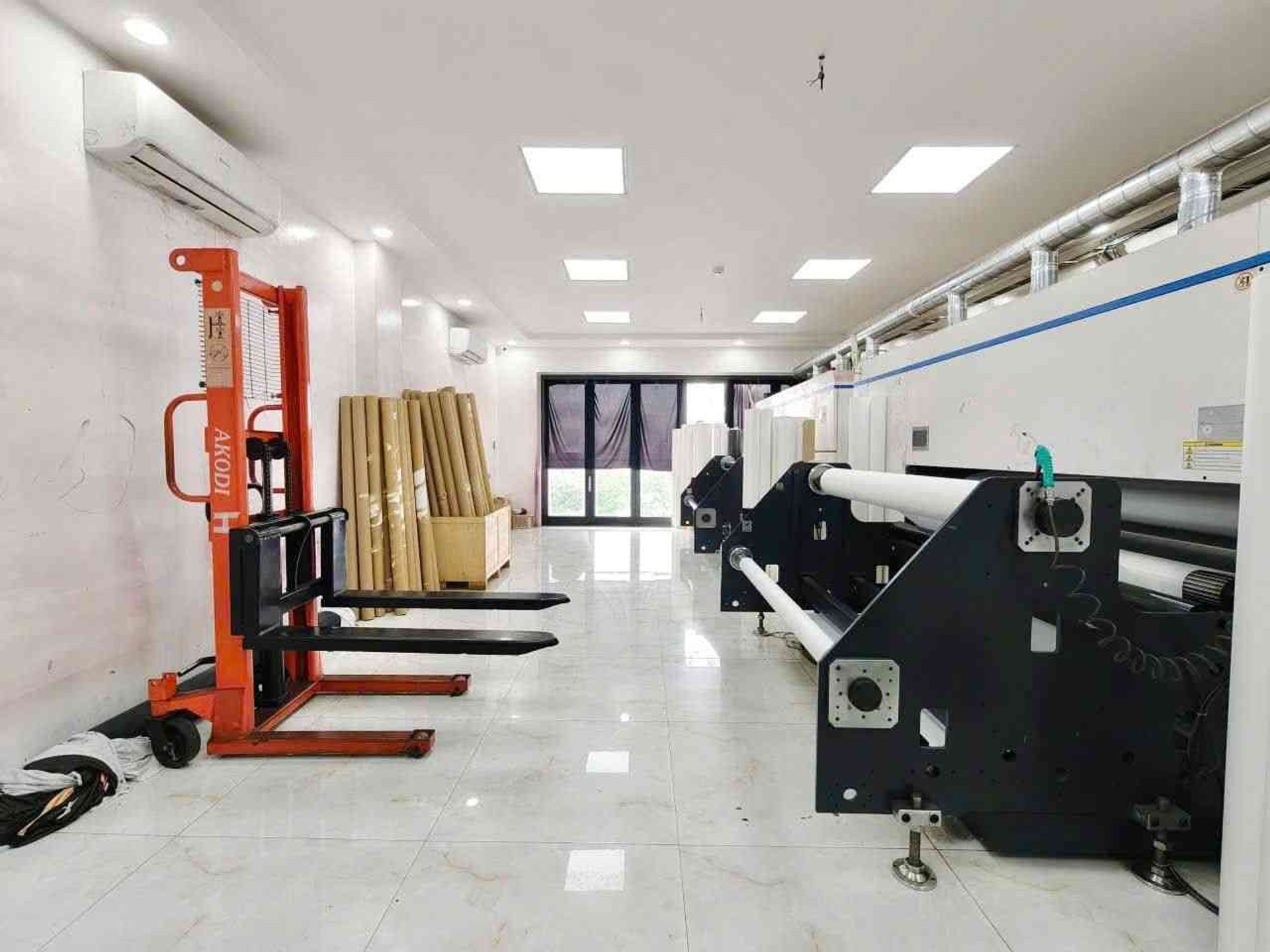 Bán nhà mặt phố 7 tầng ,hầm , thang máy, kinh doanh sầm uất tại Tân Phú