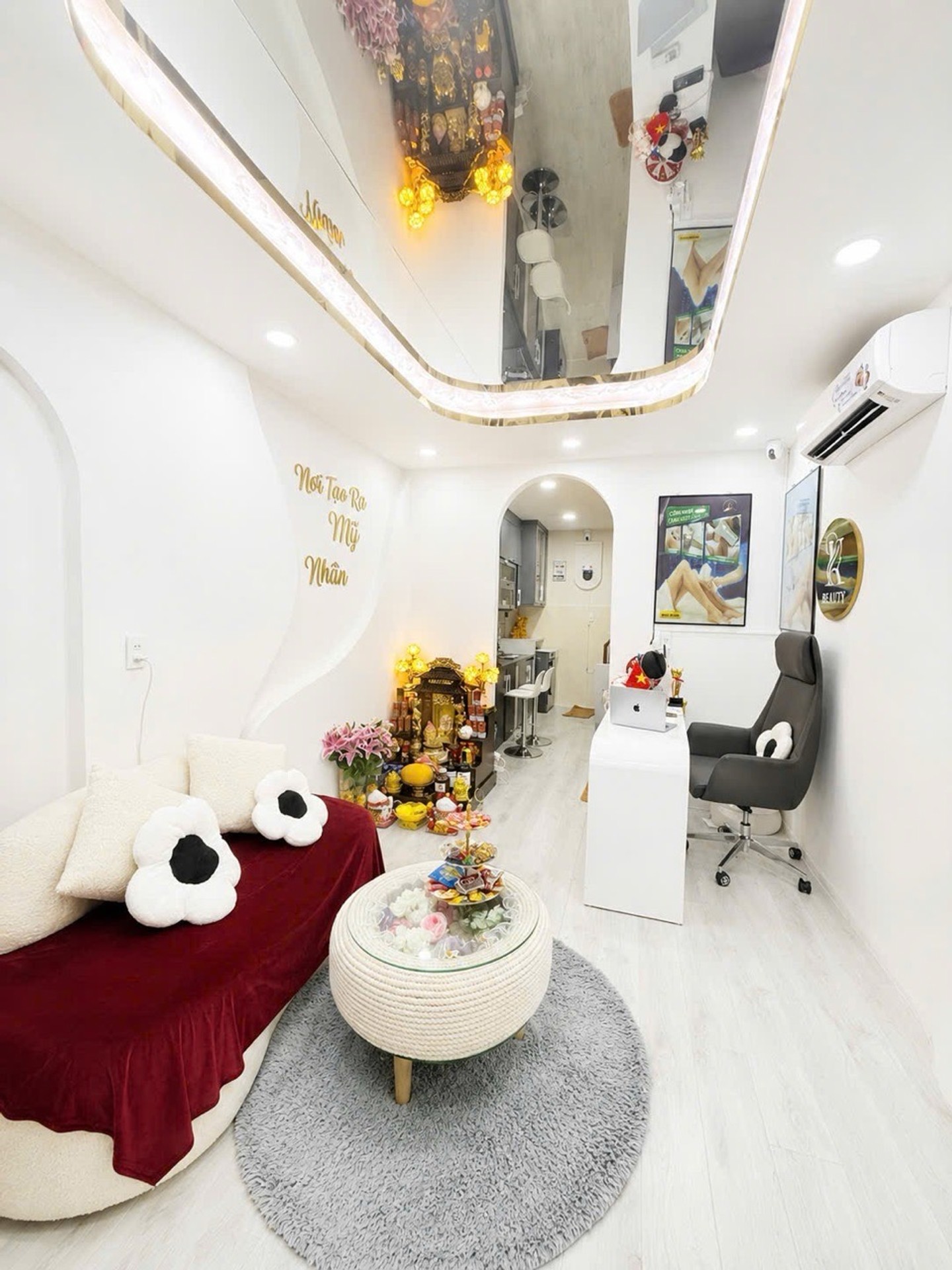 Nam
🌟 Vị trí đẹp trục đường CMT8 ngay vòng xoay Dân Chủ, sát bên Tô Hiến Thành, toà nhà Viettel Bu