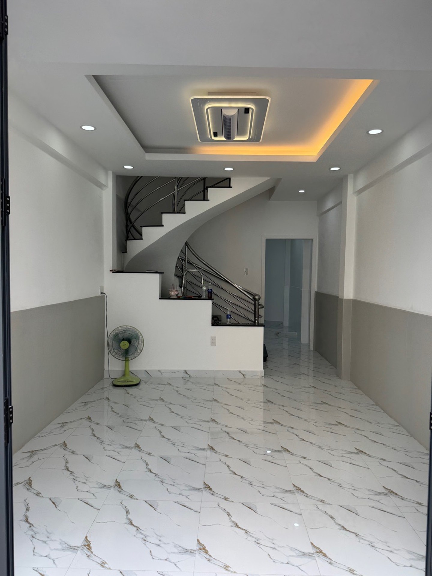 Nhà 3 tầng mới toanh, xe hơi đậu cửa tại Cư Xá Phú Lâm A