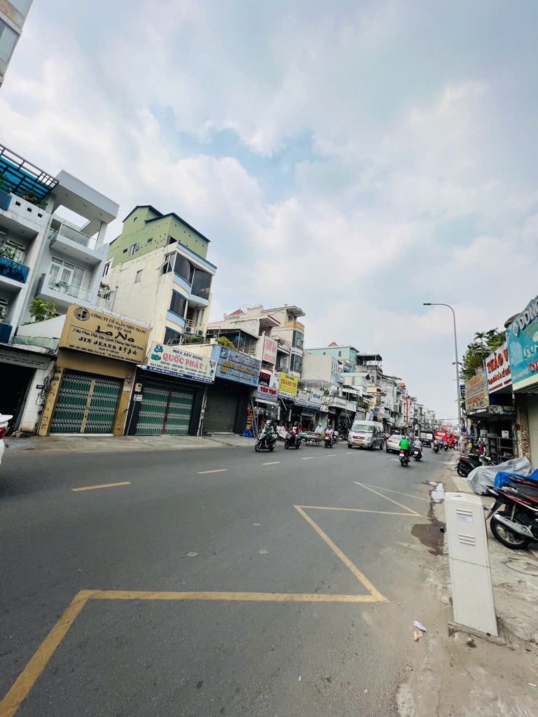 Bán nhà mặt phố Lạc Long Quân phường 8 Tân Bình 7 tầng kinh doanh đa ngành