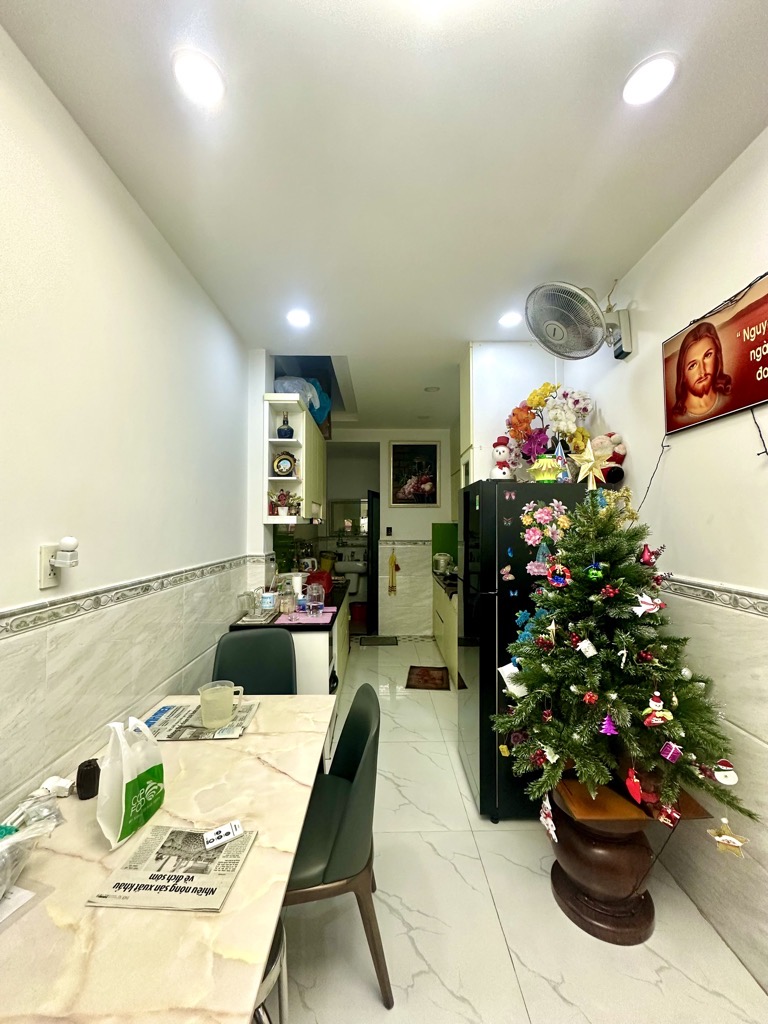 Nhà đẹp 4 tầng trung tâm Quận 10, giá hấp dẫn