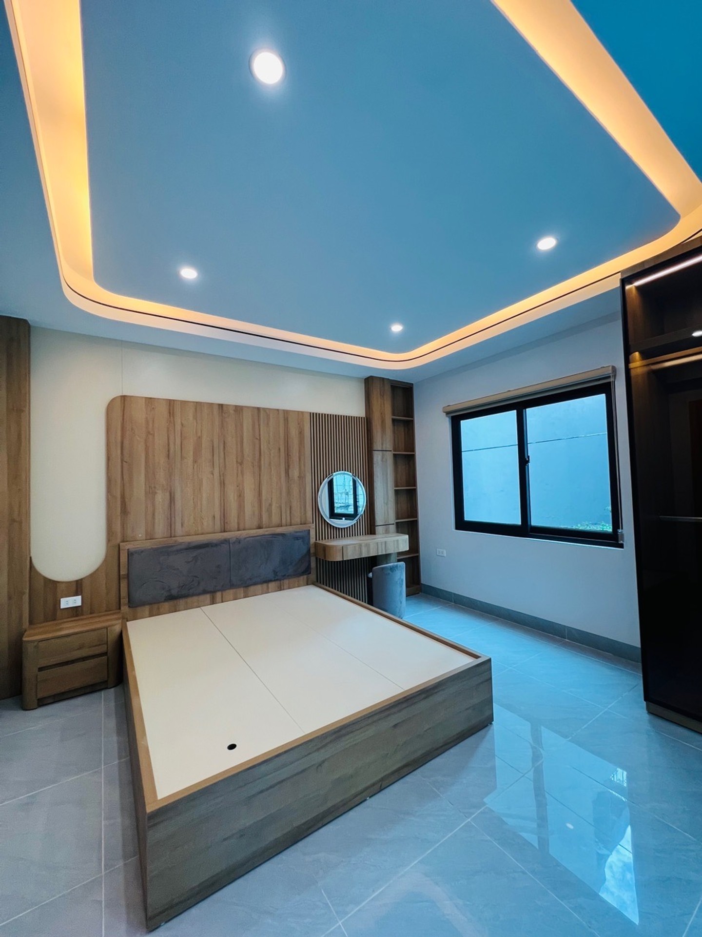Bán Nhà đẹp ở ngay phố Trần Nhật Duật 5 tầng 3 ngủ lô góc ô tô đỗ cửa gần Hồ Đầm Khê giá 9.2 tỷ
