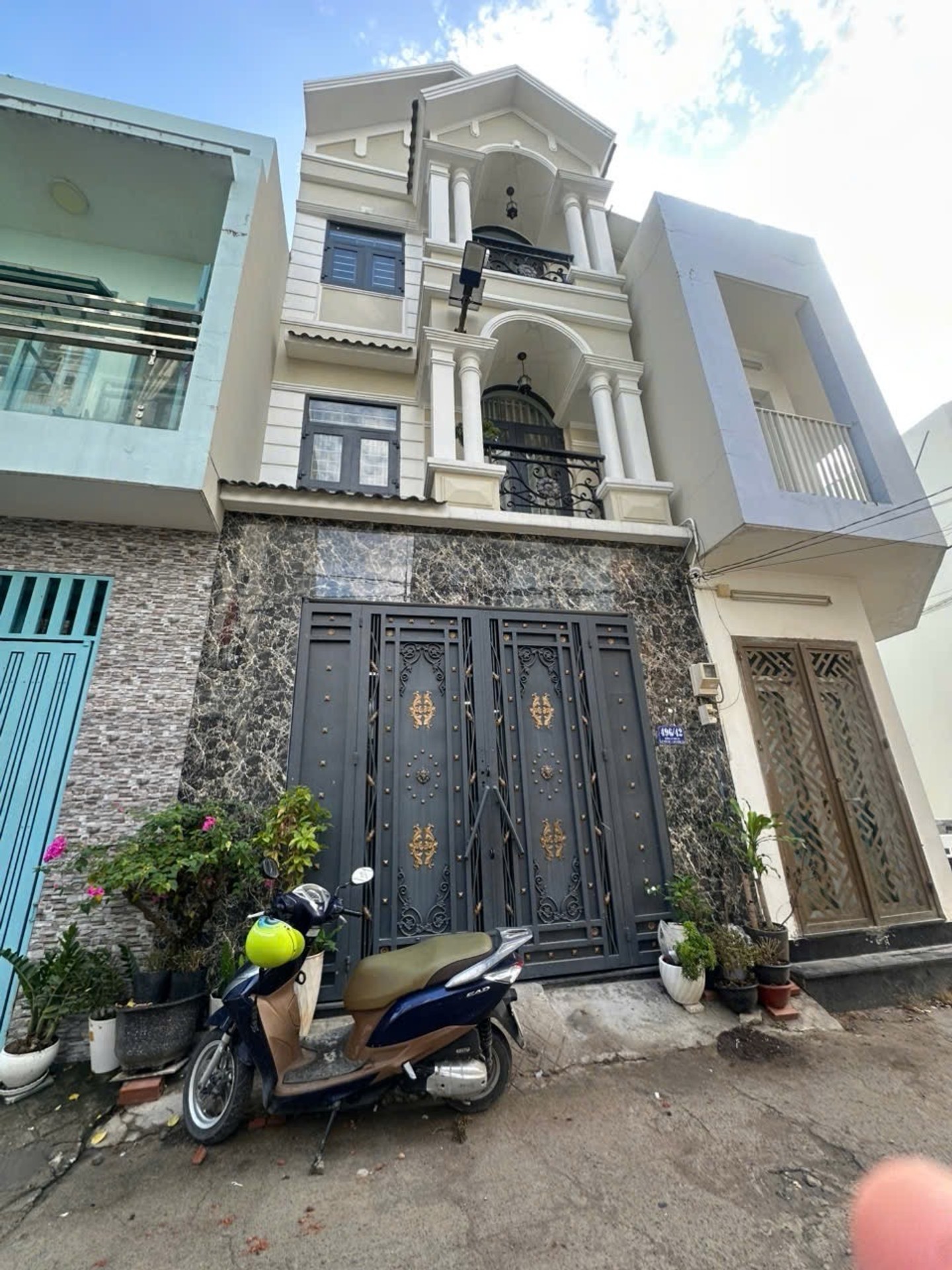 Nhà 4 tầng kiên cố Lã Xuân Oai, TP. Thủ Đức, giá hợp lý