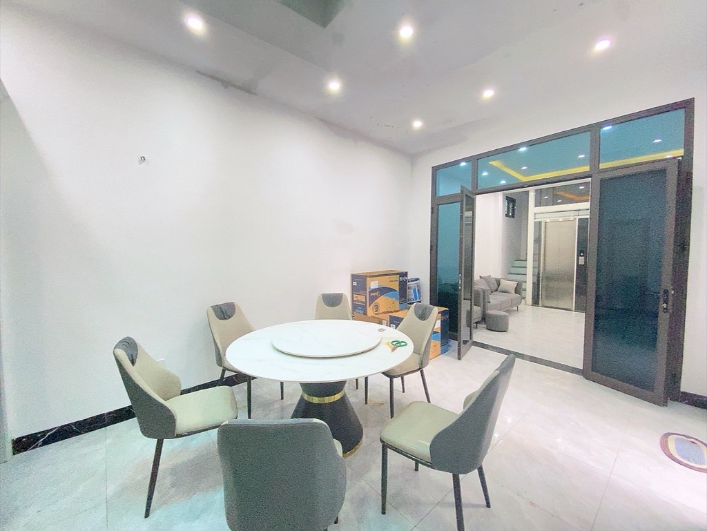 Bán nhà lô góc 5 tầng 50m2 có thang máy tại Quang Trung