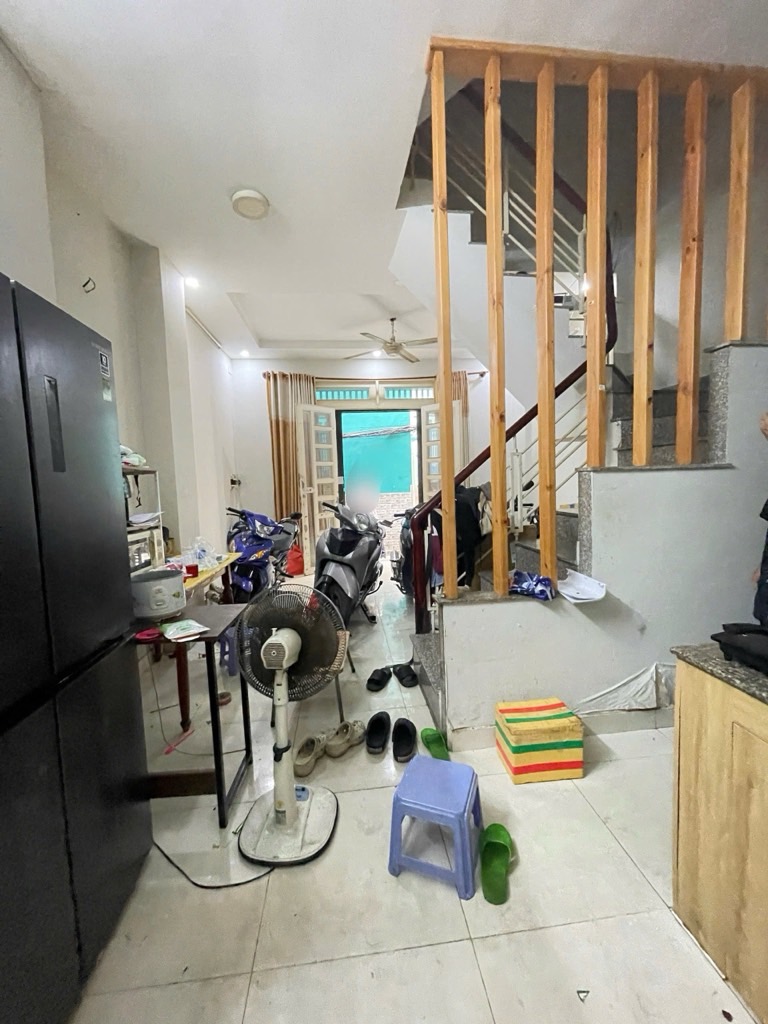 Nhà riêng 4 tầng thiết kế tinh tế tại Quận 10
