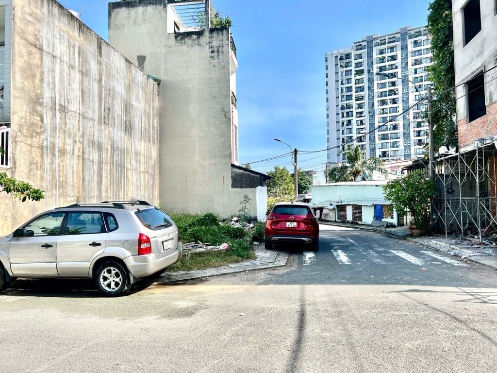 Cơ hội sở hữu Lô góc 2 mặt tiền đẹp 82m2 giáp Q2 gần vòng xoay phú hữu tại Gò Cát giá chỉ 6.5 tỷ