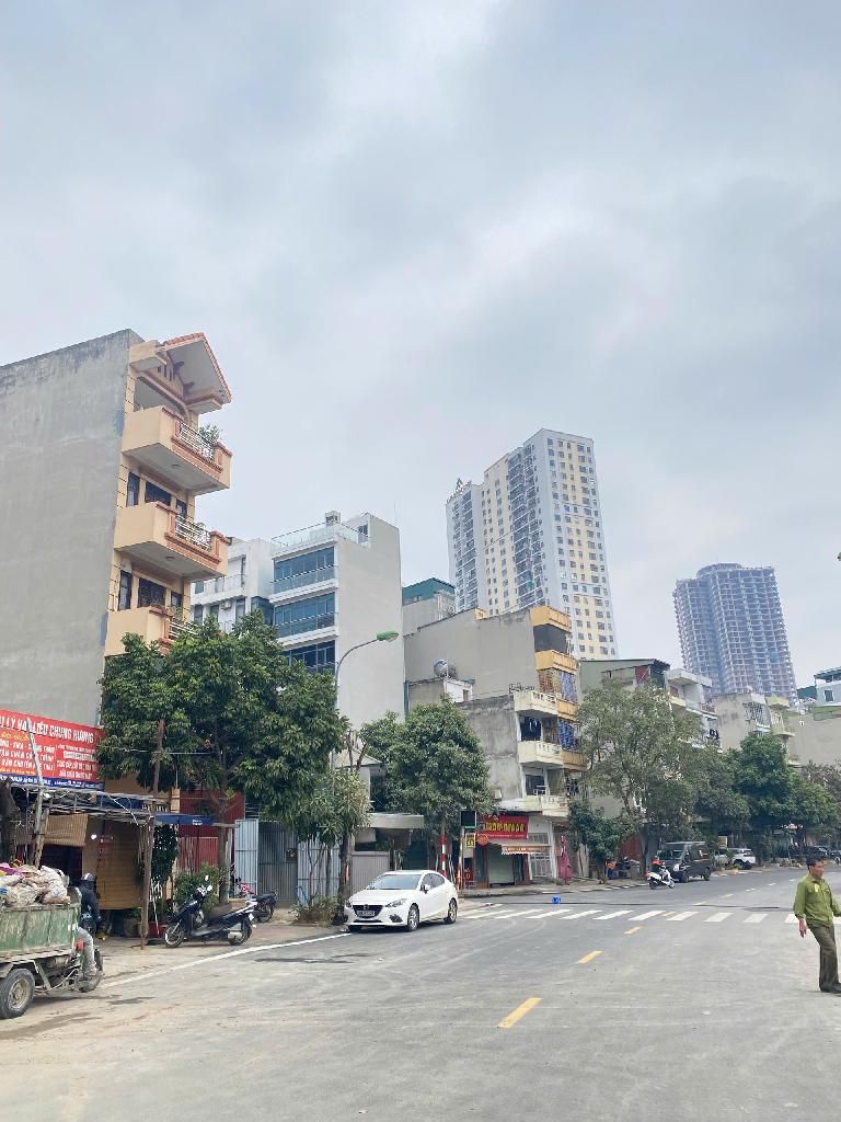 Bán đất tặng nhà mặt phố Nguyễn Văn Lộc, diện tích 50.2m2, giá 20.2 tỷ Kinh Doanh Bất chấp.