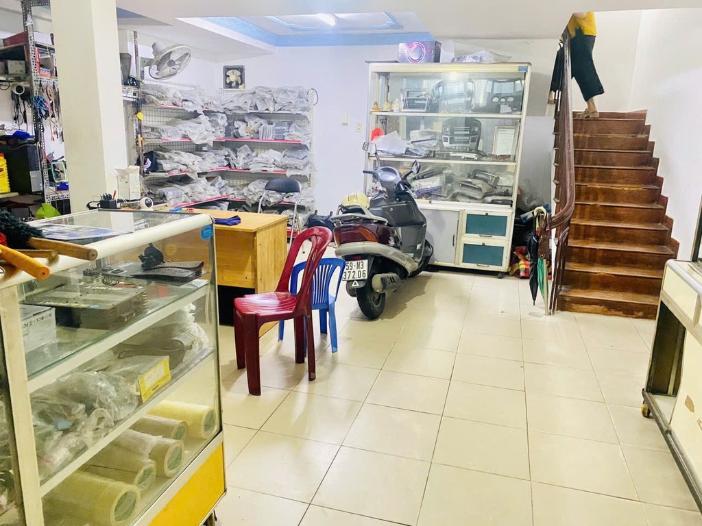 Nhà mặt phố kinh doanh sầm uất, giá tốt chỉ 17 tỷ