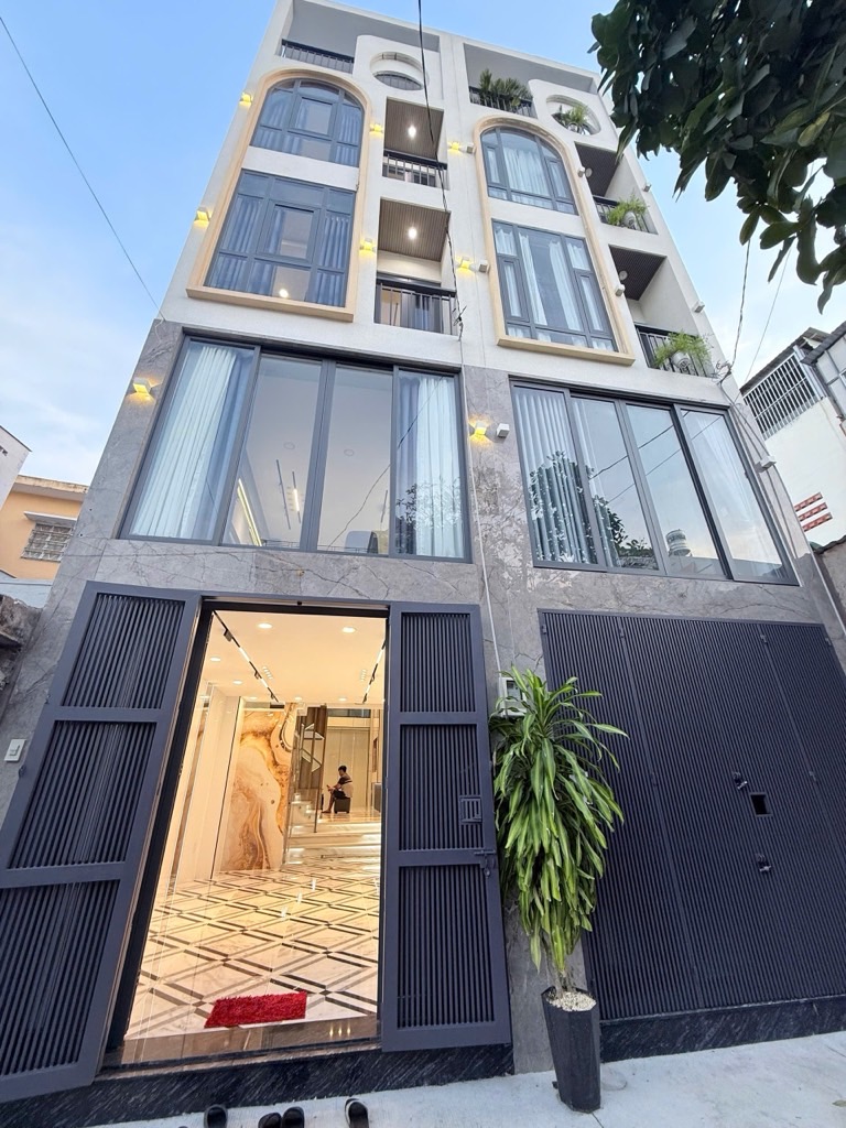 Bán nhà riêng 5 tầng 4 phòng ngủ, xe hơi đậu cửa giá chỉ 8.35 tỷ