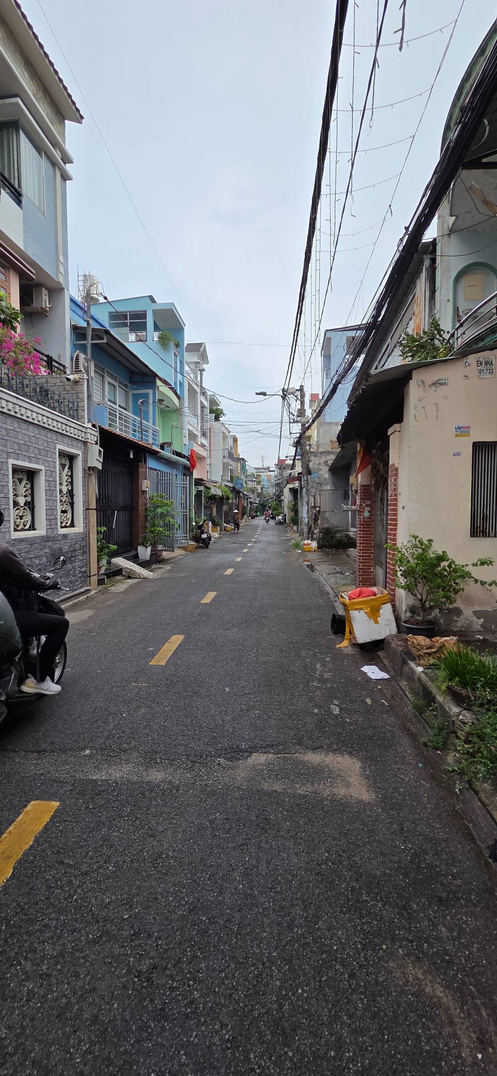 Biệt thự mặt tiền rộng 12m ngay ngã tư lớn, giá siêu hấp dẫn