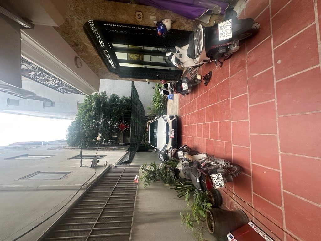 Nhà 5 tầng có thang máy tại khu vực Tư Đình, thiết kế hiện đại và tiện nghi