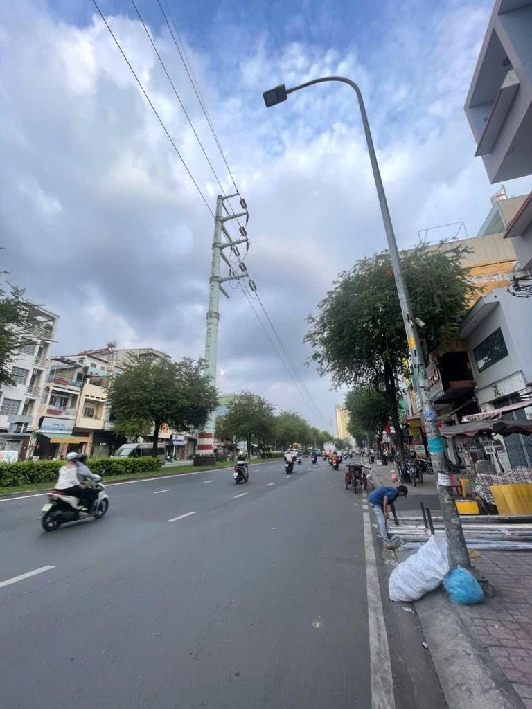 MẶT TIỀN KINH DOANH - HỒNG BÀNG - QUẬN 6 - ĐƯỜNG 30M - LỀ 5M - 5 TẦNG - 65M2 - PHÙ HỢP MỞ P MẠCH