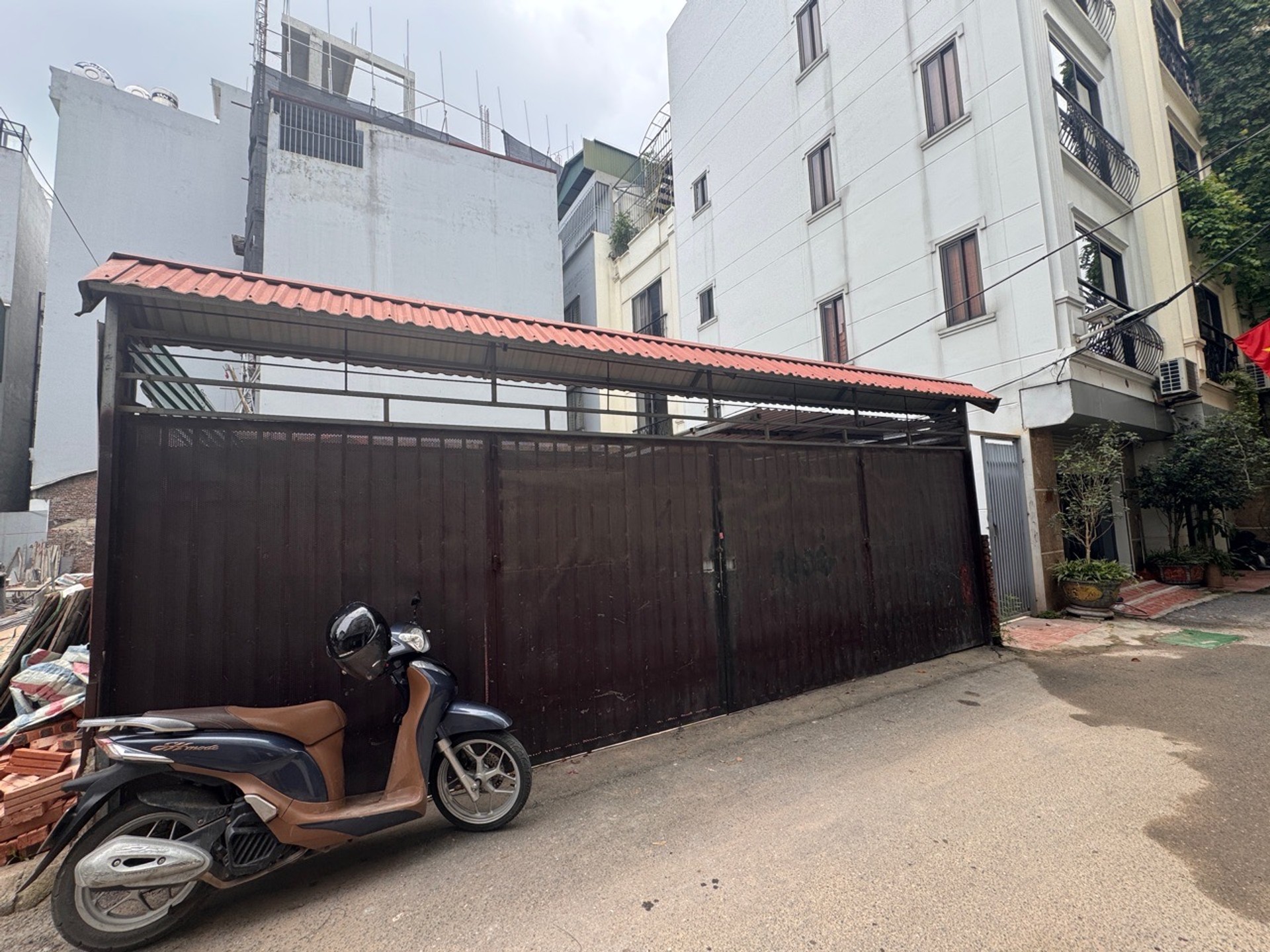 Bán đất lô góc hai mặt thoáng tại Ngọc Thụy, mặt tiền rộng, pháp lý chuẩn