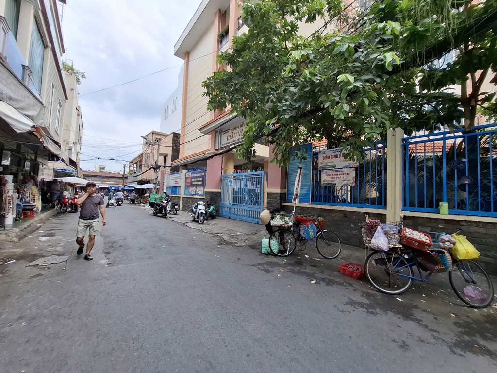 Bán nhà riêng quận Tân Bình giáp quận 10, 3 tầng, 107 m2, giá 19 tỷ