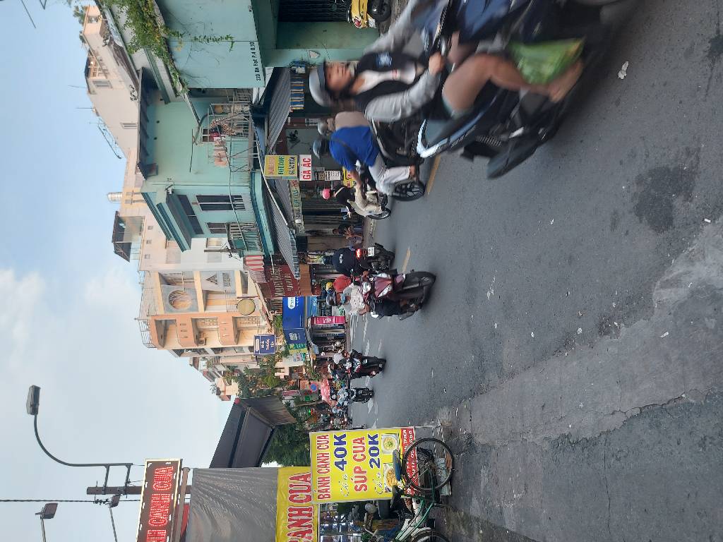 Nhà đẹp Quận 10, 4 phòng ngủ, giá hấp dẫn
