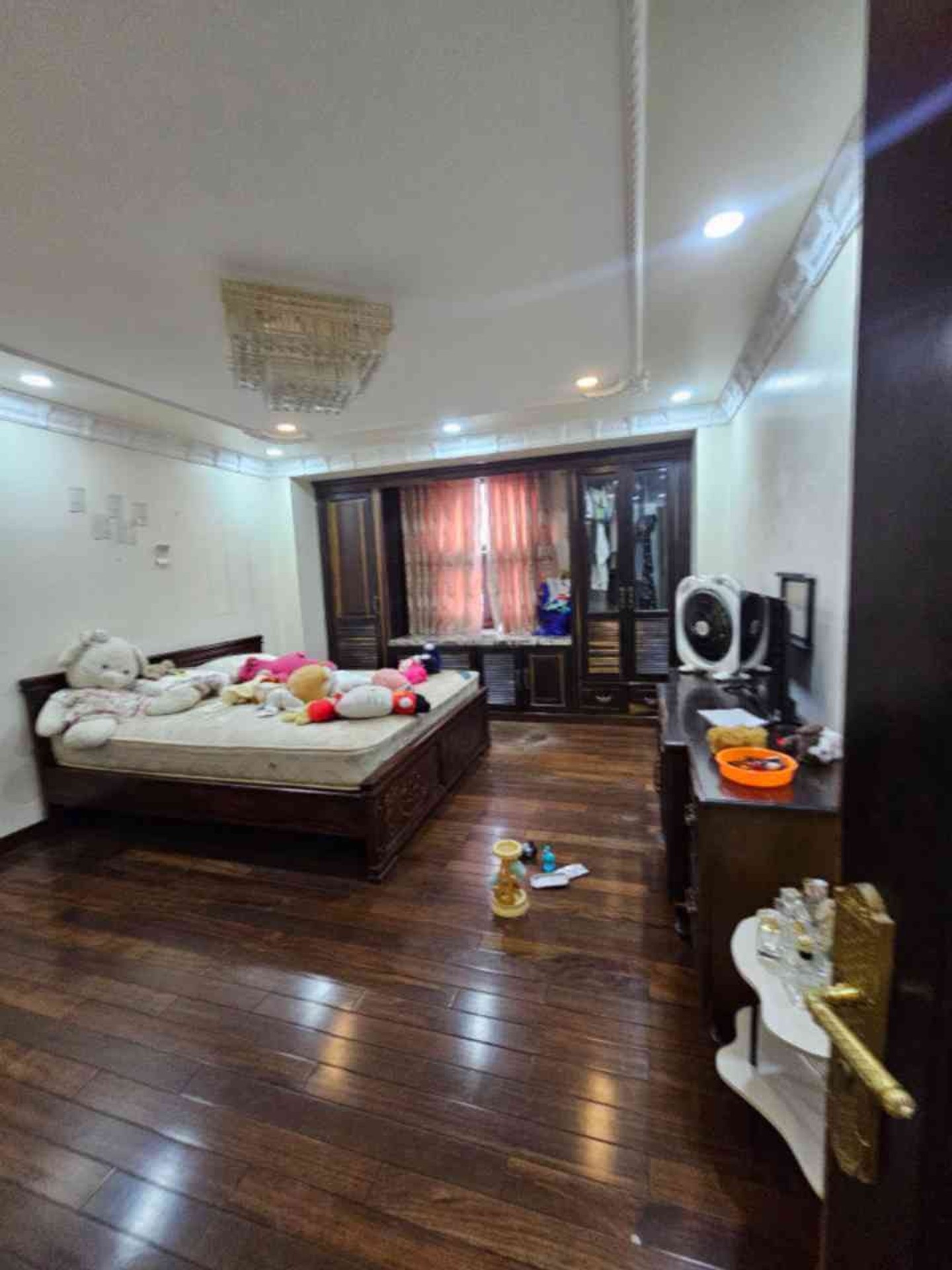 Bán nhà mặt phố góc 3 mặt tiền quận Bình Tân, diện tích 300m2, giá 90 tỷ