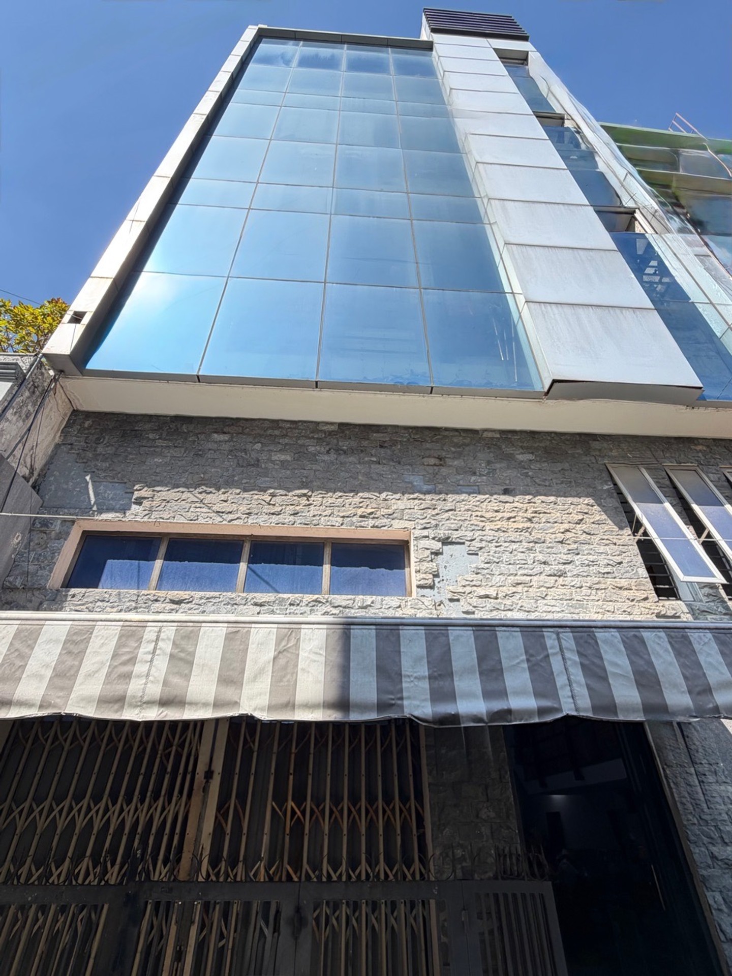 Bán nhà riêng 5 tầng mặt tiền 6.8m tại Đất Thánh, Tân Bình, gần Quận 10