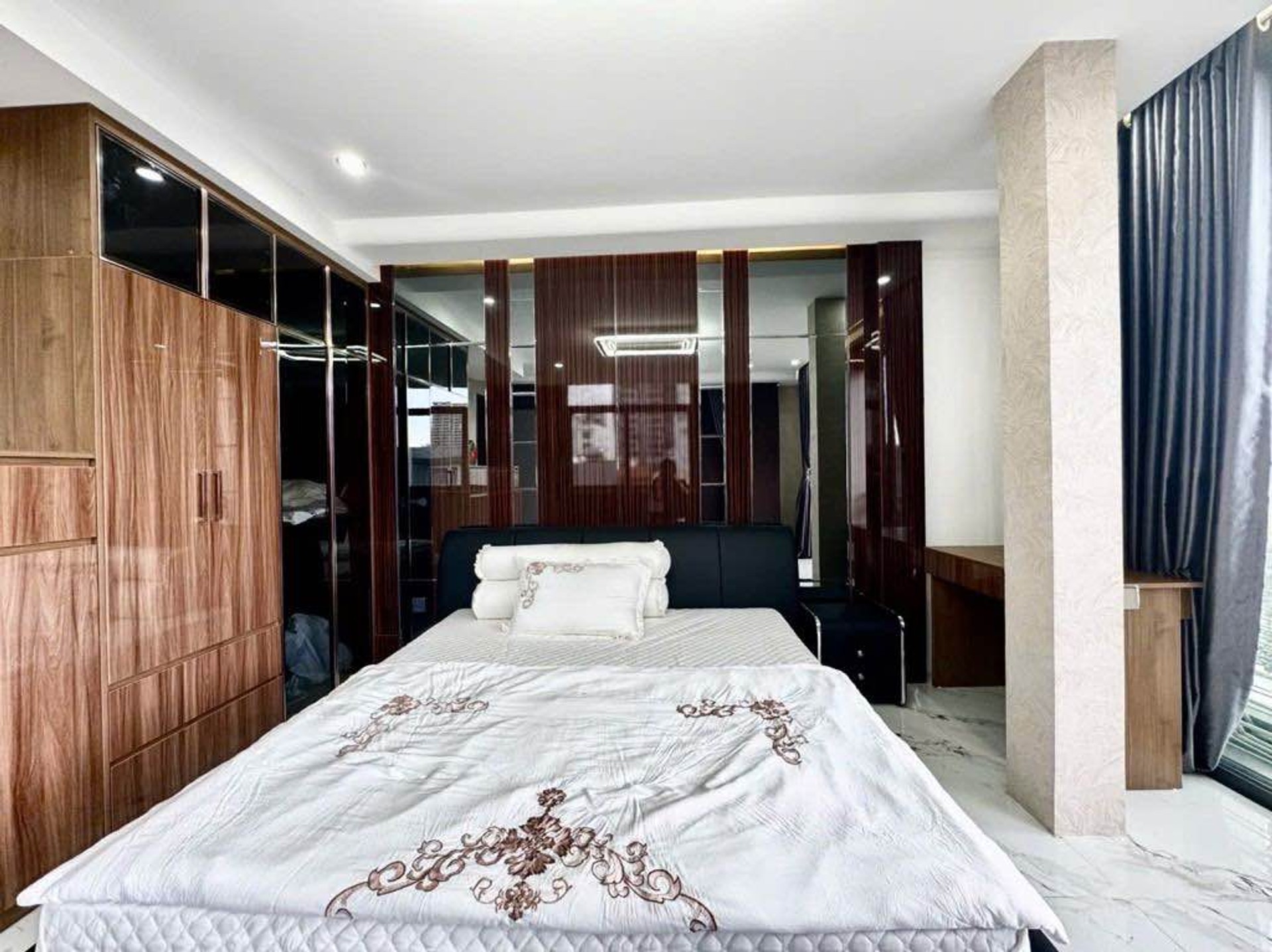 Cơ hội vàng sở hữu nhà mặt tiền đắt giá gần sân bay quốc tế tại Tân Bình