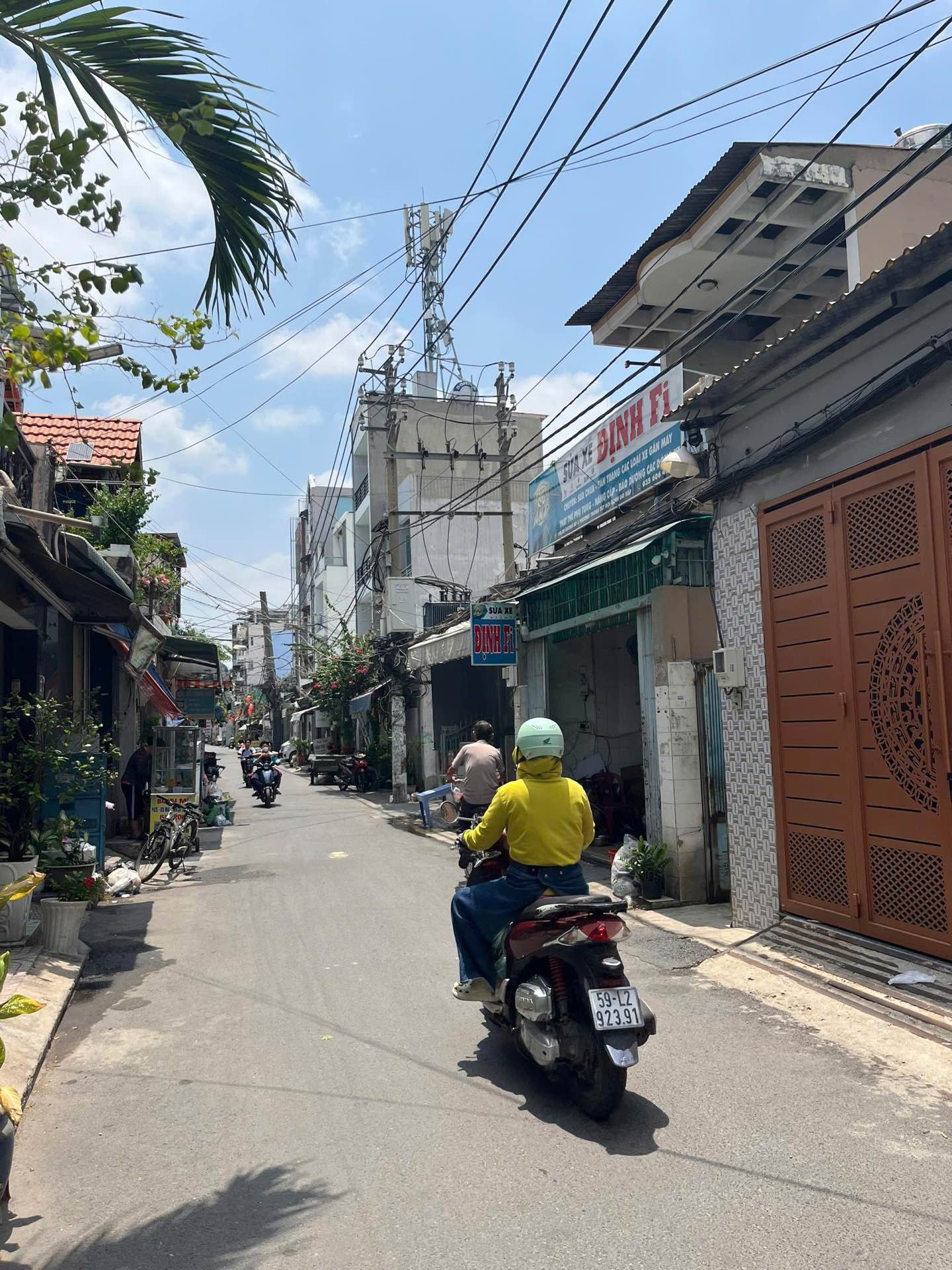 Nhà 6 Tầng Sang Trọng Gần Sân Bay Tân Sơn Nhất